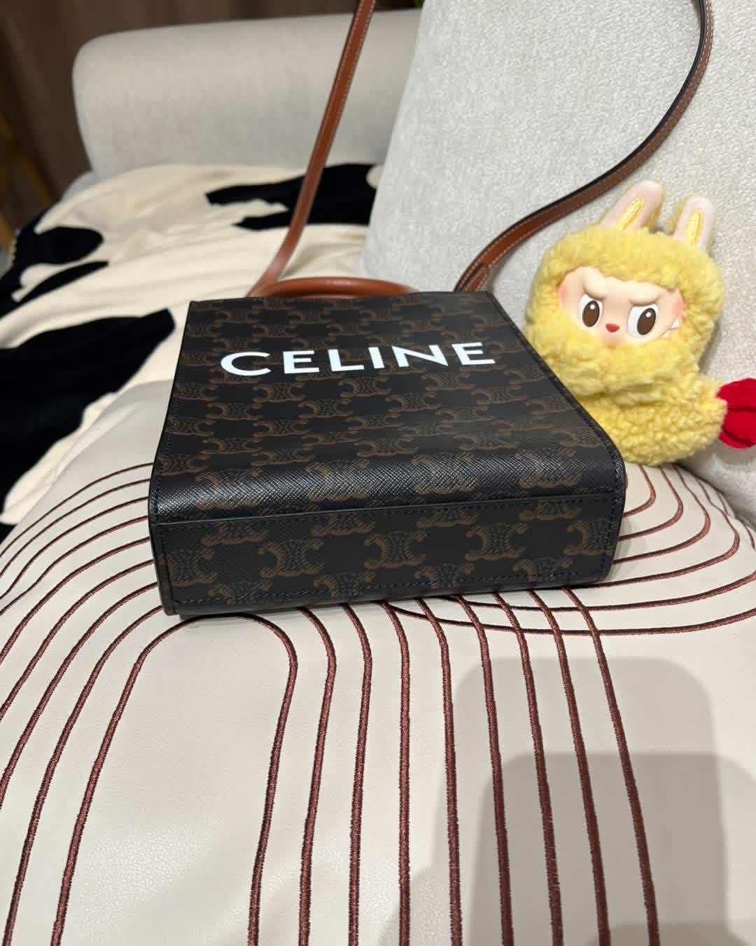 Celine mini vertical cabas tote bag 100%Authentic,98%new ✅收據副本21✅Booklet✅dust bag 