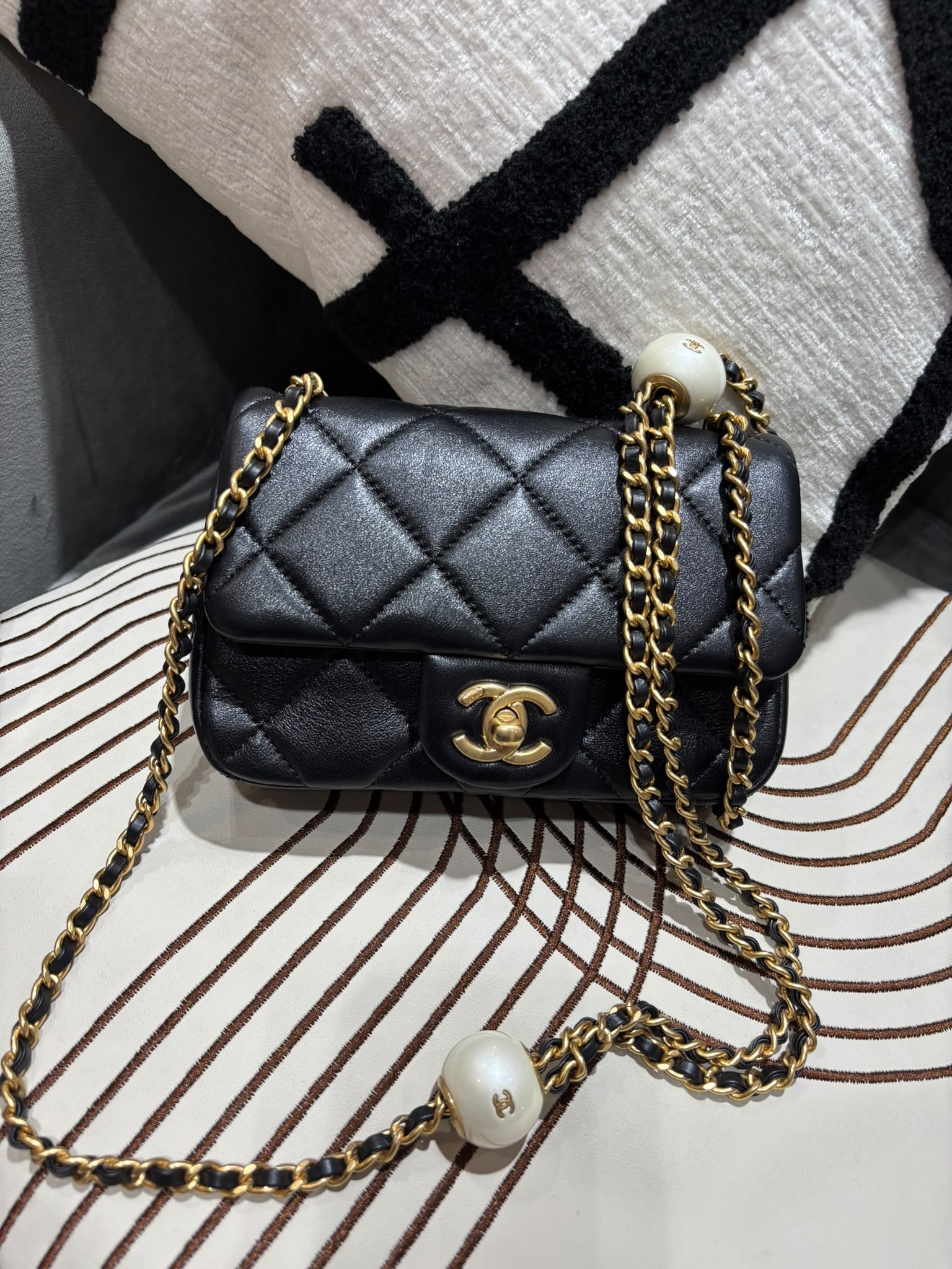 未使用品Chanel Mini Flap with Adjustable Pearls Chain 24S 雙球珍珠調節球 AS4868, 100%Authentic,Unused ✅晶片✅Dust bag✅Box