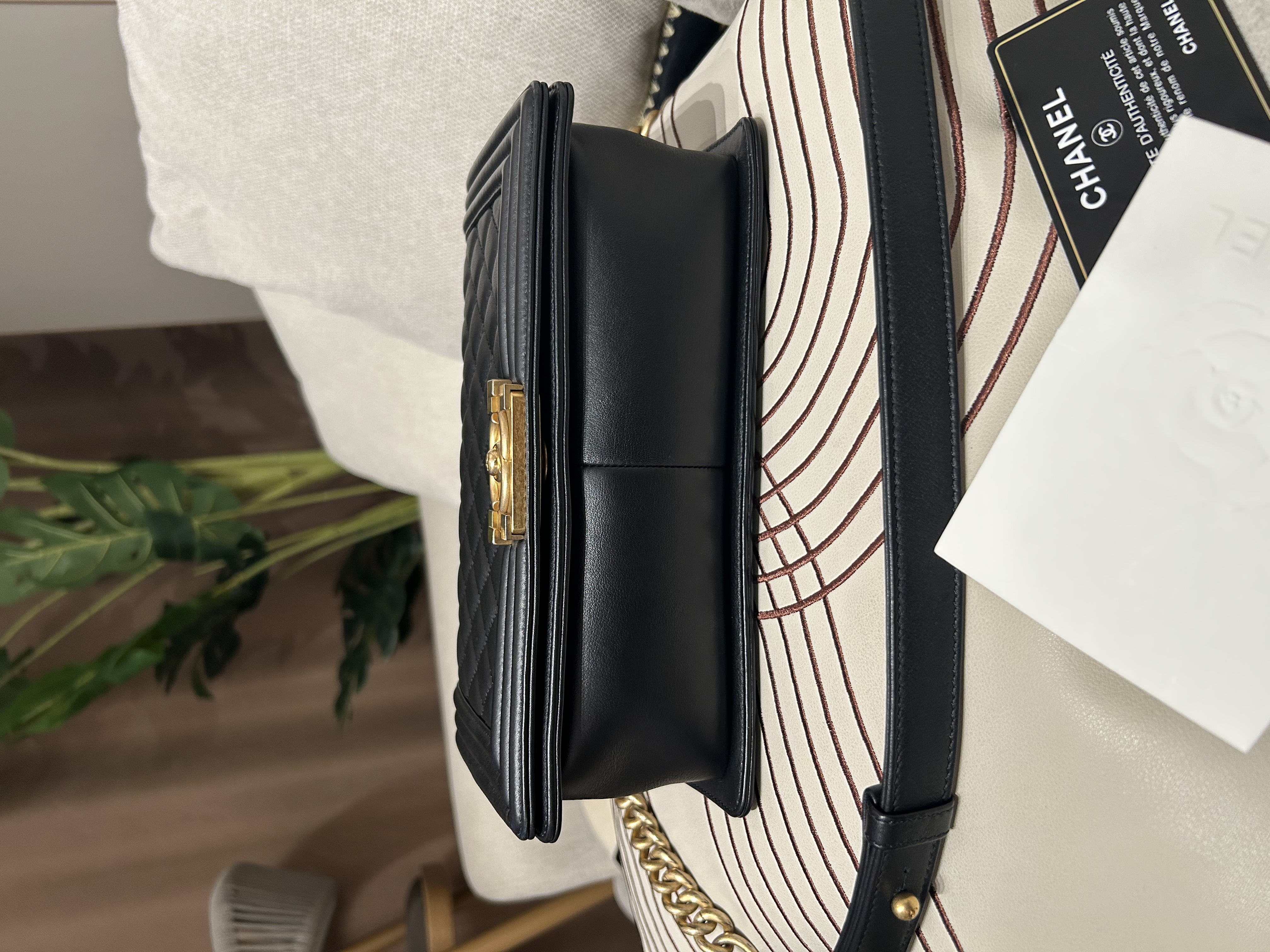 Chanel Boy Chanel 25cm A67086 100%Authentic, 95%New ✅專門店收據✅31Card✅Dust bag