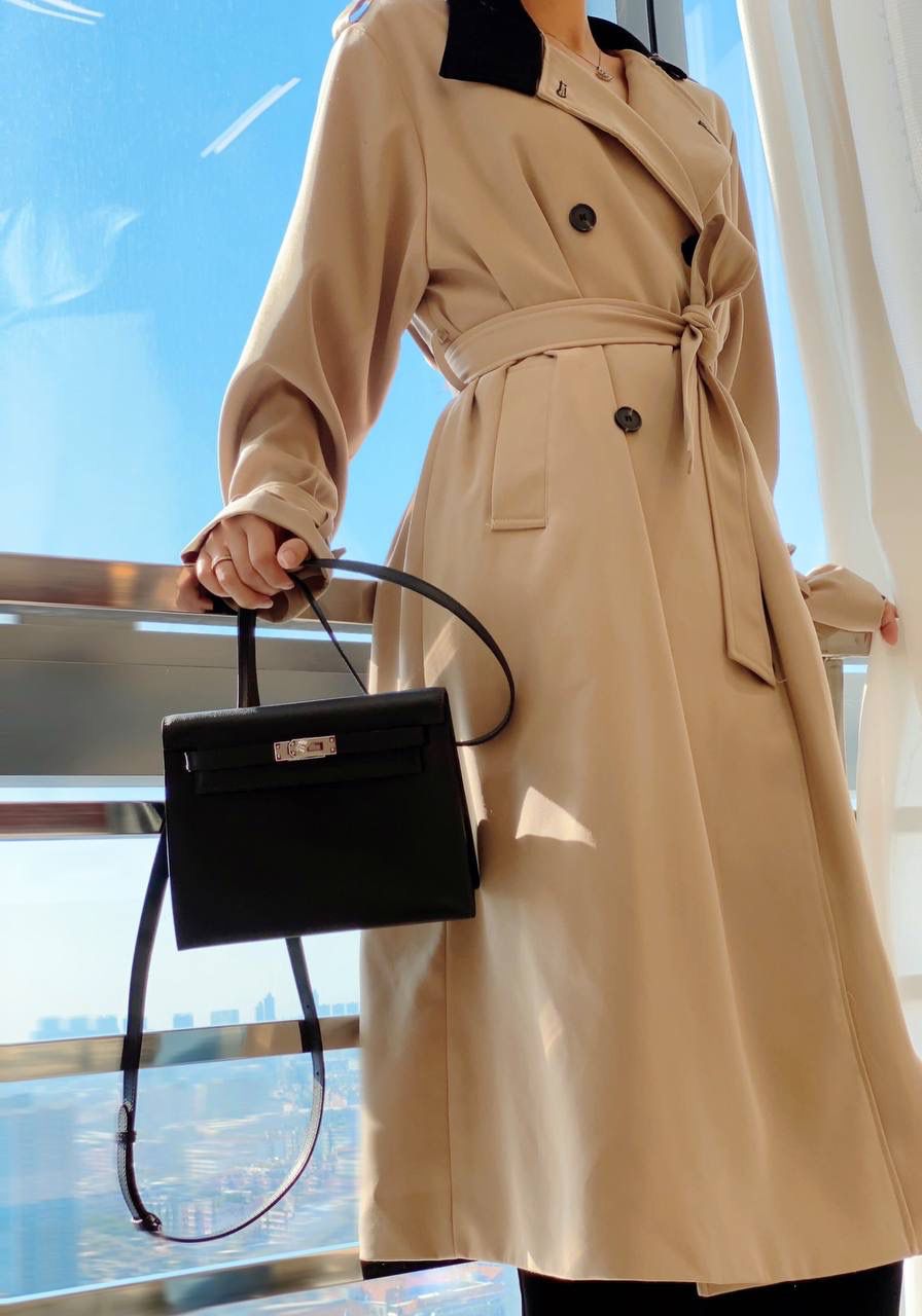 『黑金』 ‘’Kᴇʟʟʏ ᴅᴀɴsᴇ • Evercolor 🎀 时尚圈就是一个圆！ 最厉害的就是六种背法： 斜背、侧背、肩背、腰包、背包、手包 集美们一定要安排起来‼️ 22Cm