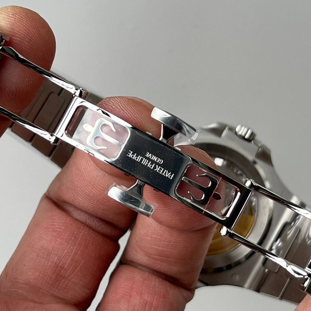 全网首发，再创经典，白金版5811G鹦鹉螺，搭配SC330机芯，直径41mm，厚度8.2mm，原版开模表扣，表带扣可锁定调节长度装置 ，接受预订！😎💯🔥