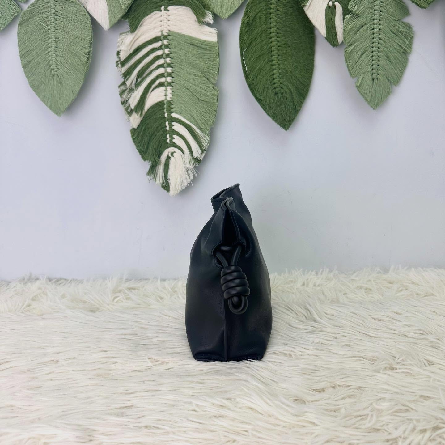 LOEWE 🤍PRE OWNED Mini Flamenco Clutch 黑金福袋包 全套有盒🖤