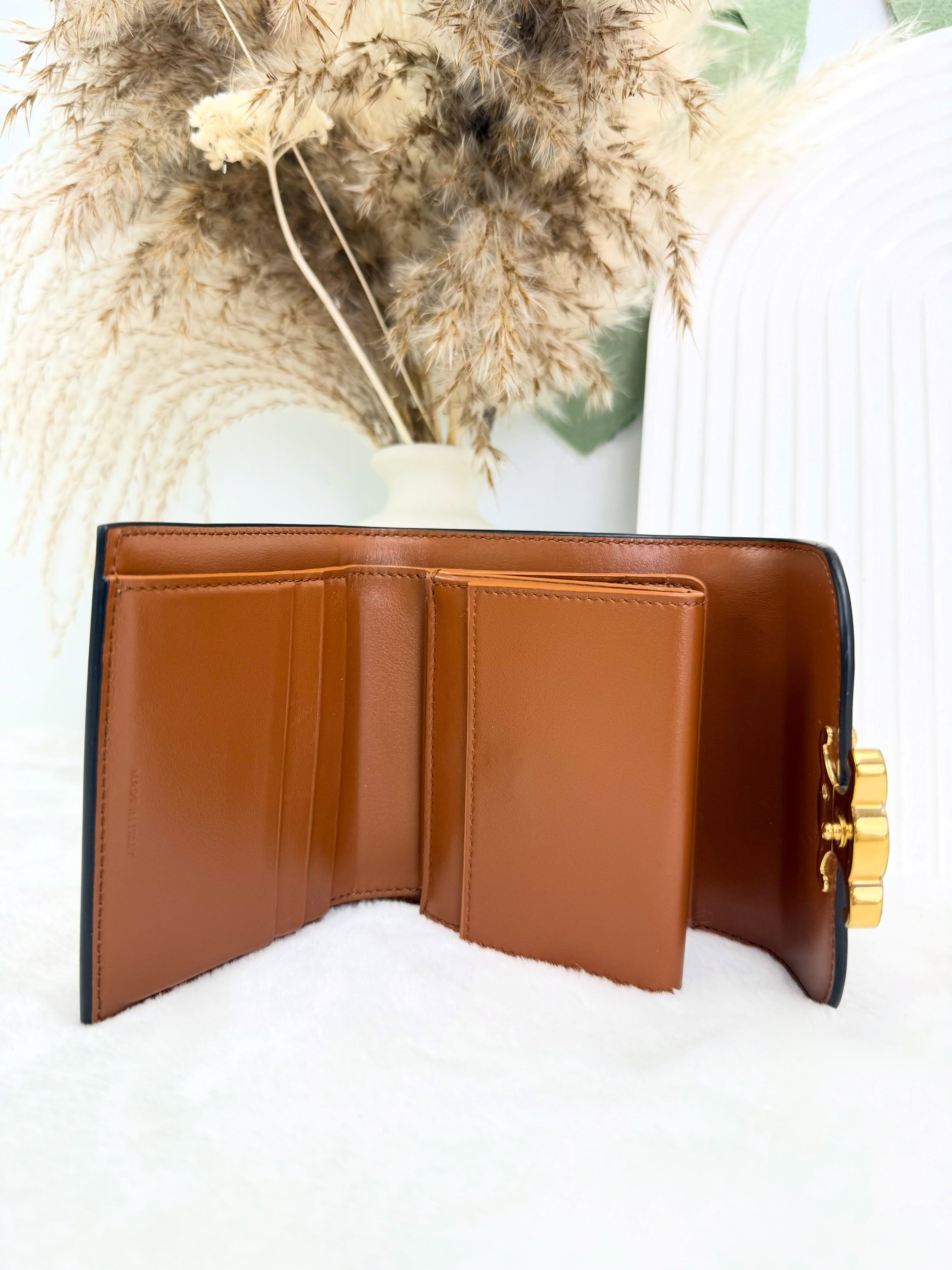 Celine👜 PRE OWNED 🛍️米白帆布拼啡色金扣短銀包 有盒有塵袋 