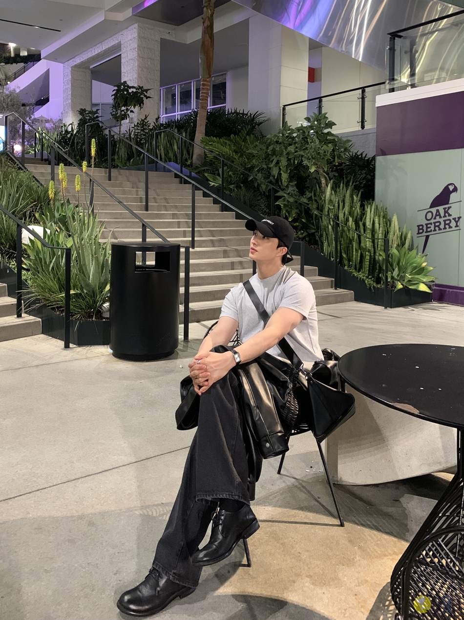 【100%保證韓國直送】夏季機能涼感爽滑面料修身比例半短版寬鬆短袖 Tee 👕 [10 color] RL114907