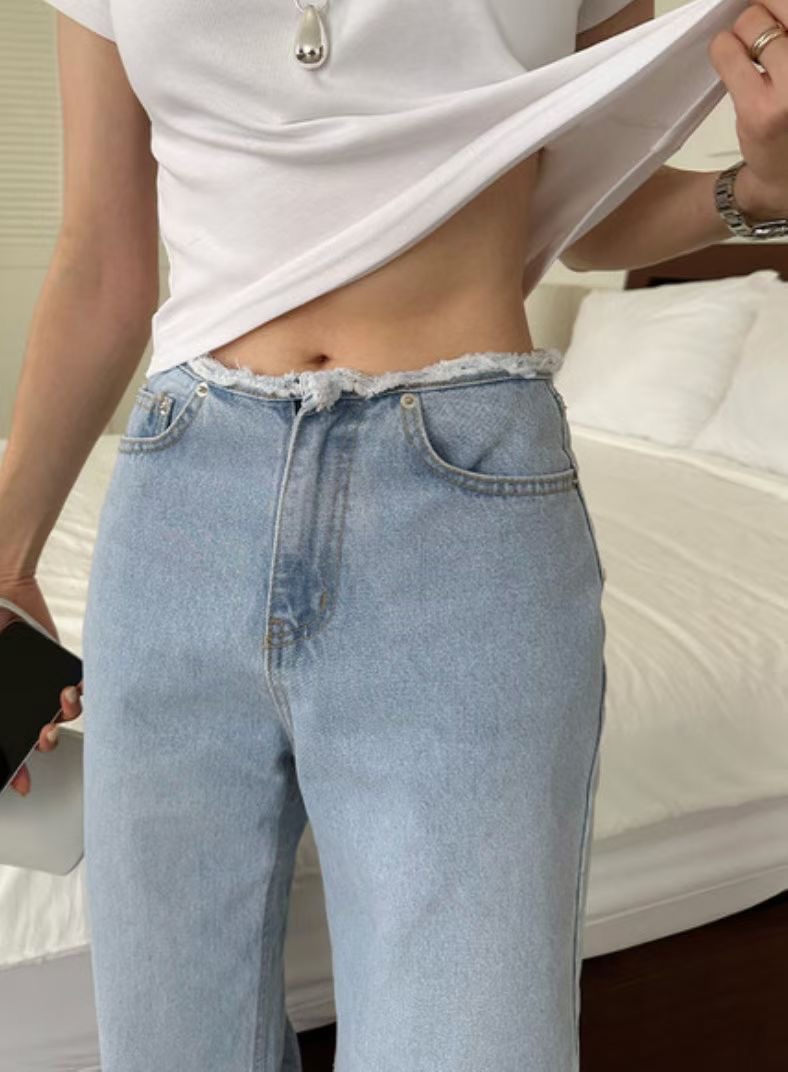 【 梨型女生福音👏🏻⍤完美直筒重垂感！超特別不修邊褲頭設計🩵高腰挺身軟布牛仔褲 ♪👖】 Special Cut High-waisted Jeans(三色入)
