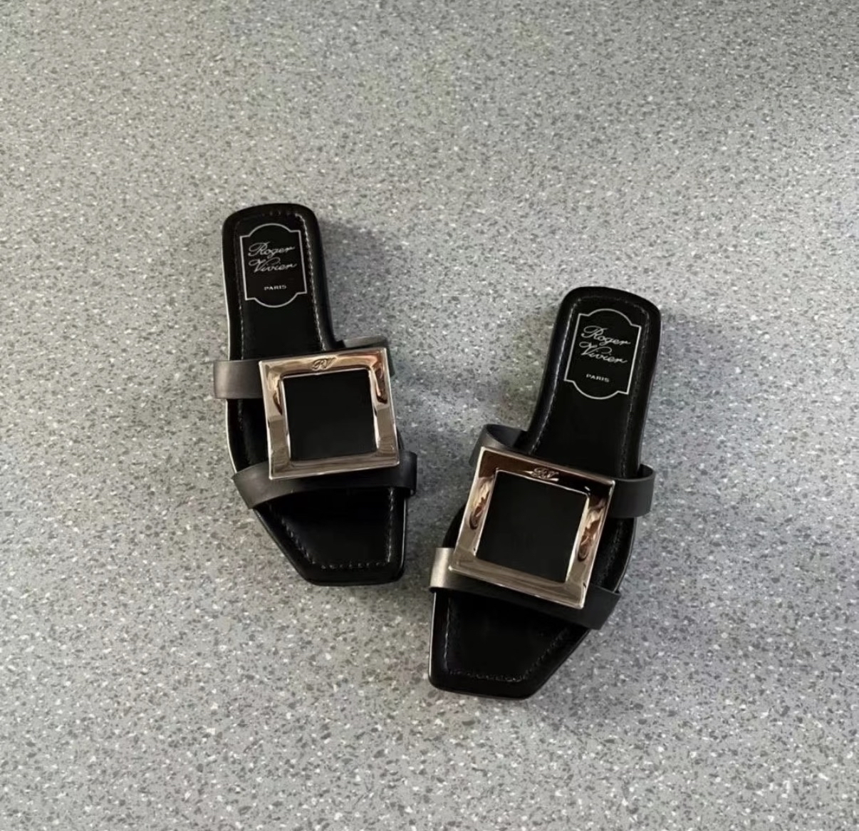 斷碼價✨訂貨📮RV 經典方扣黑色拖鞋 Size 35/36.5 only