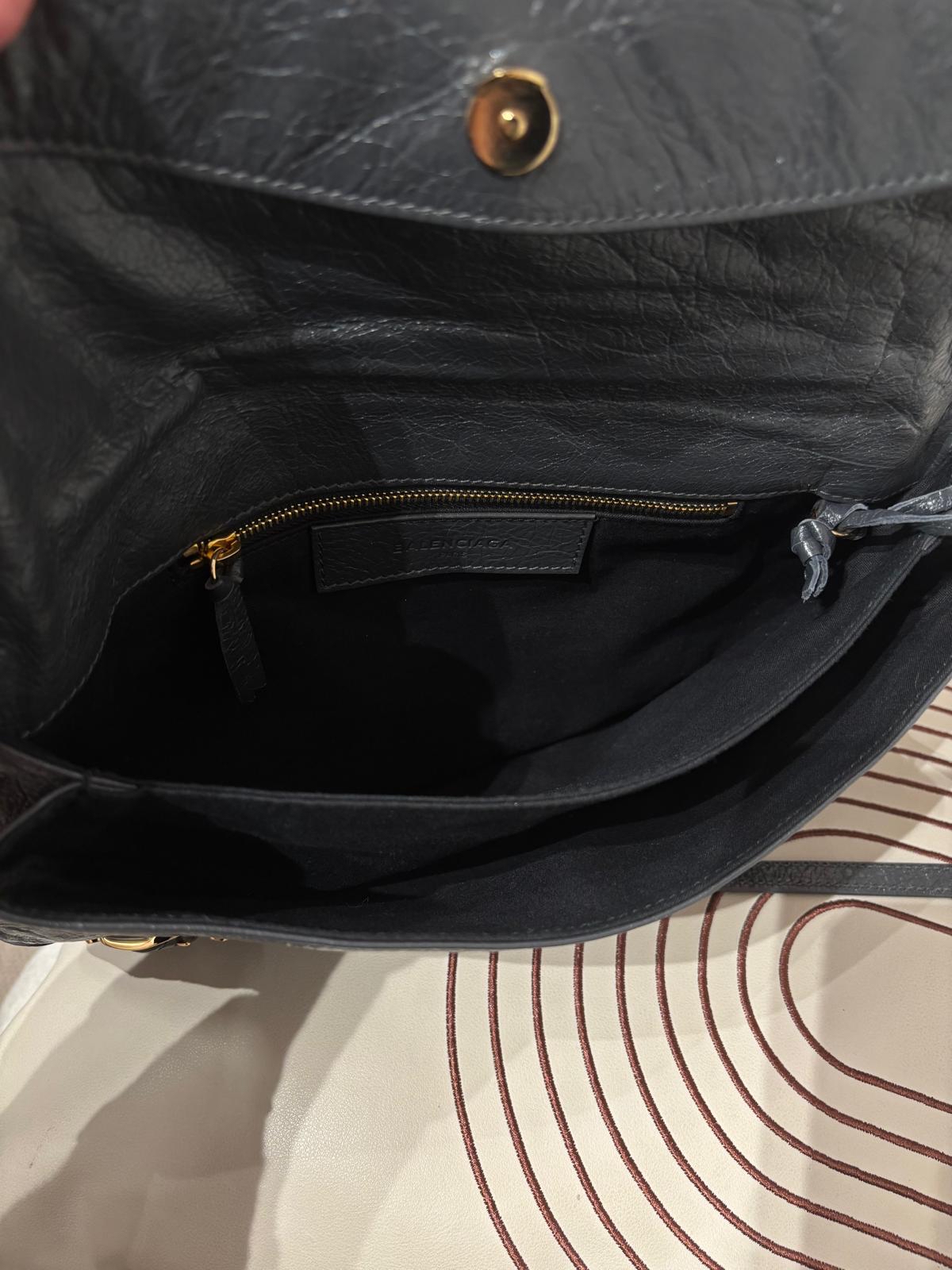 Balenciaga crossbody bag,100%Authentic,98%New ✅Dust bag