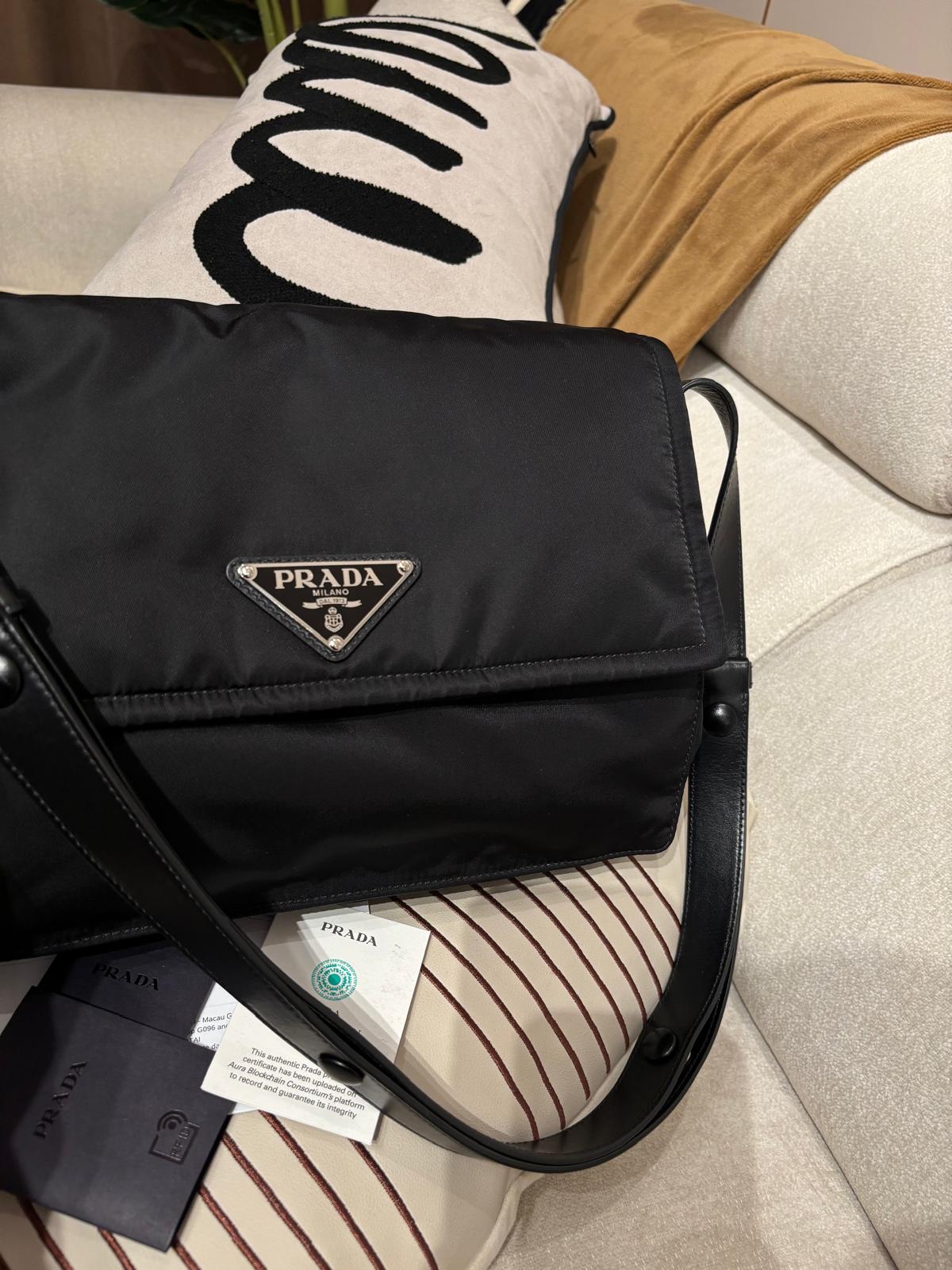 Prada Traveller Re-Nylon shoulder bag  100%Authentic, 98%new ✅certificate ✅dust bag 