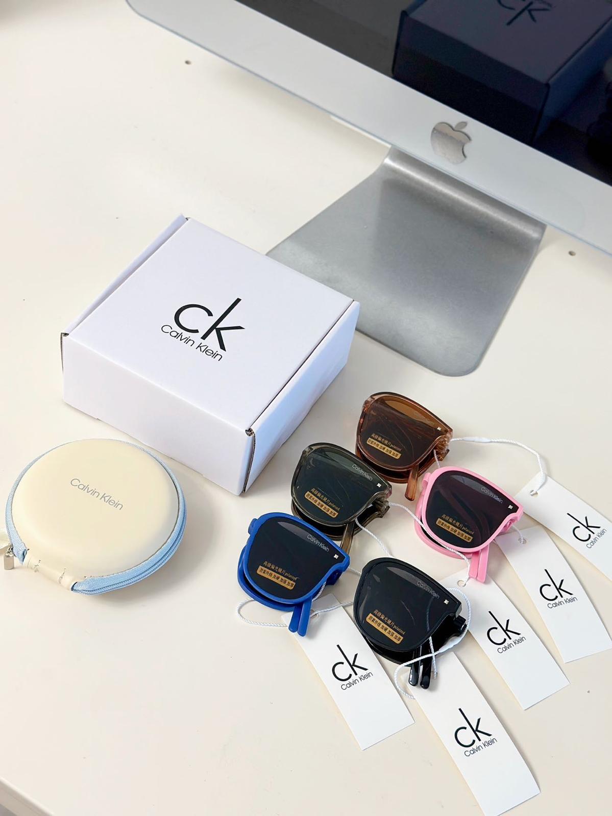 $55件。2件起$45件。廠單CK小童摺疊眼鏡