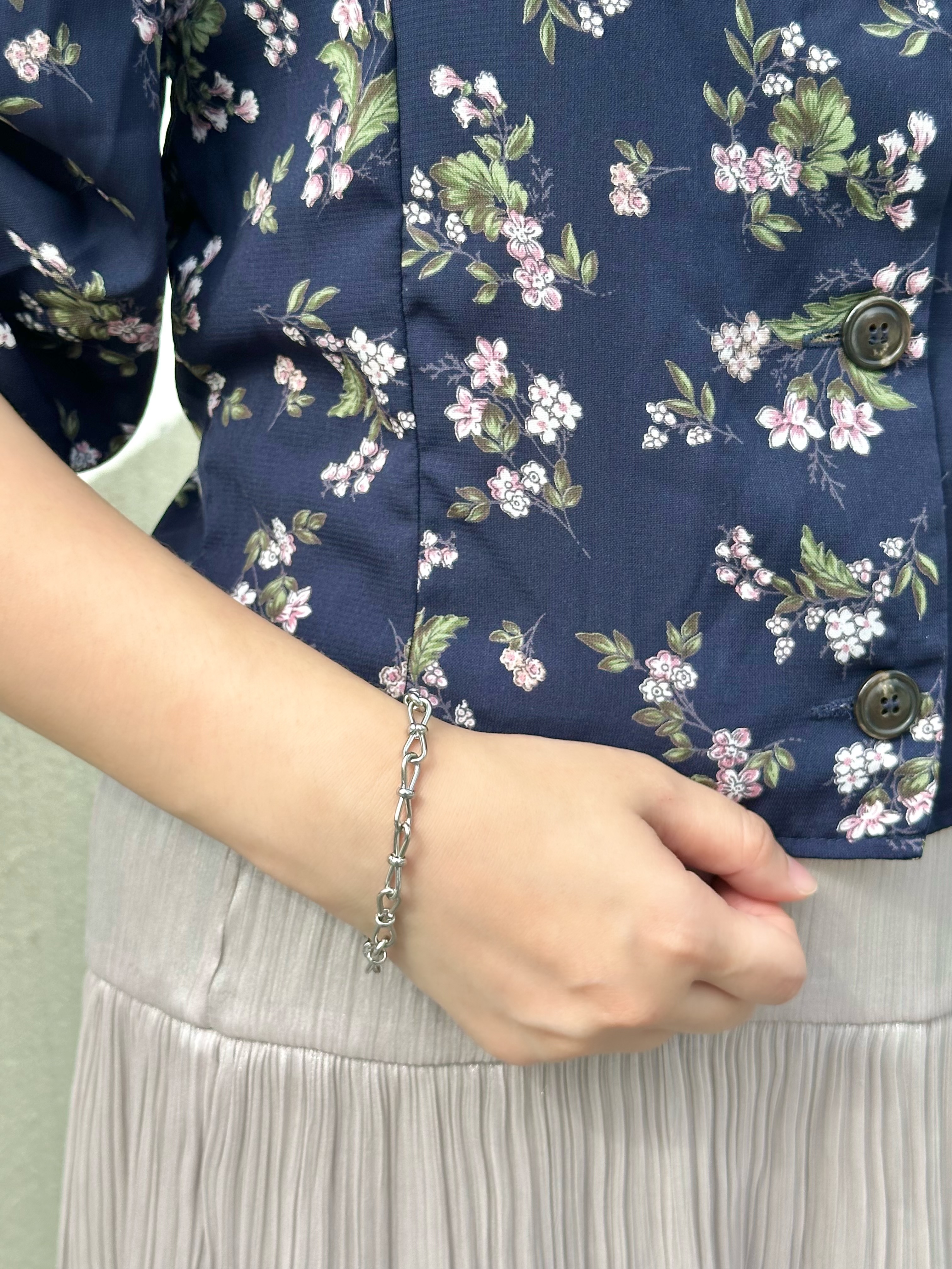 Silver bow stainless bracelet