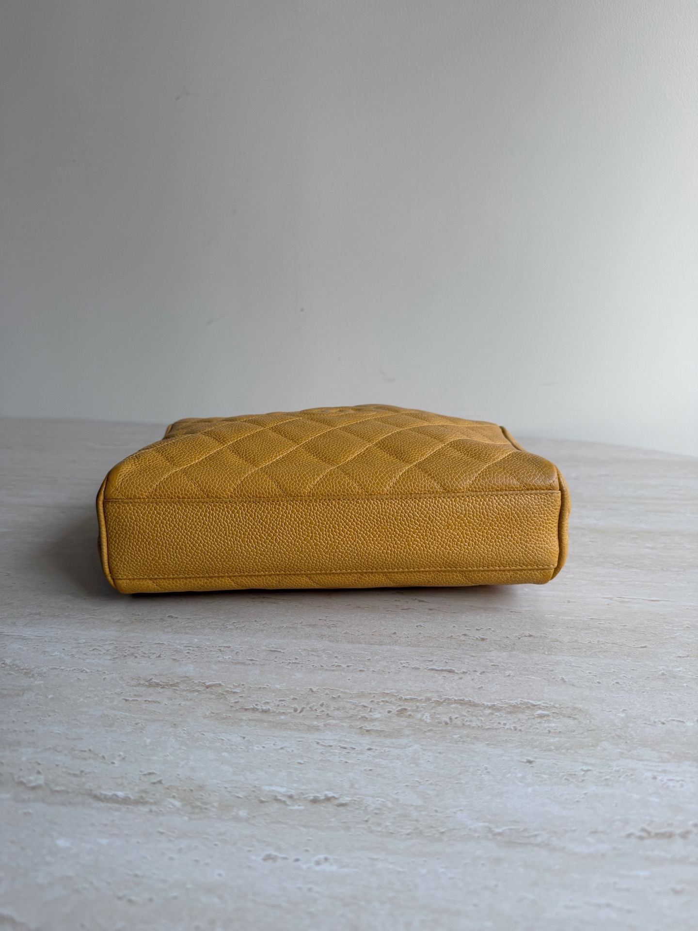 【預訂貨品】Chanel中古金球相機包 