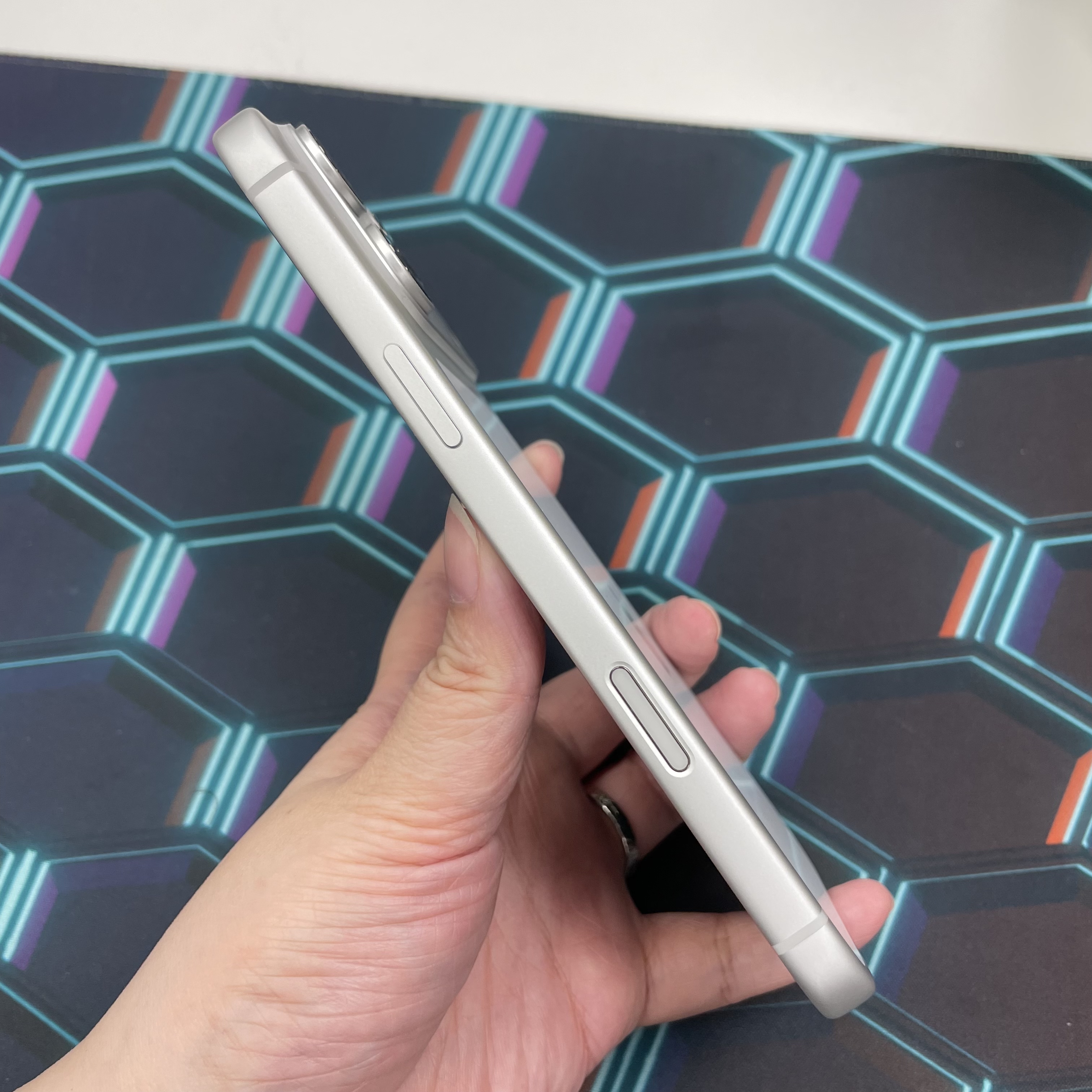 *6408 17 pro max 未使用品 1TB 電100 銀色 sliver