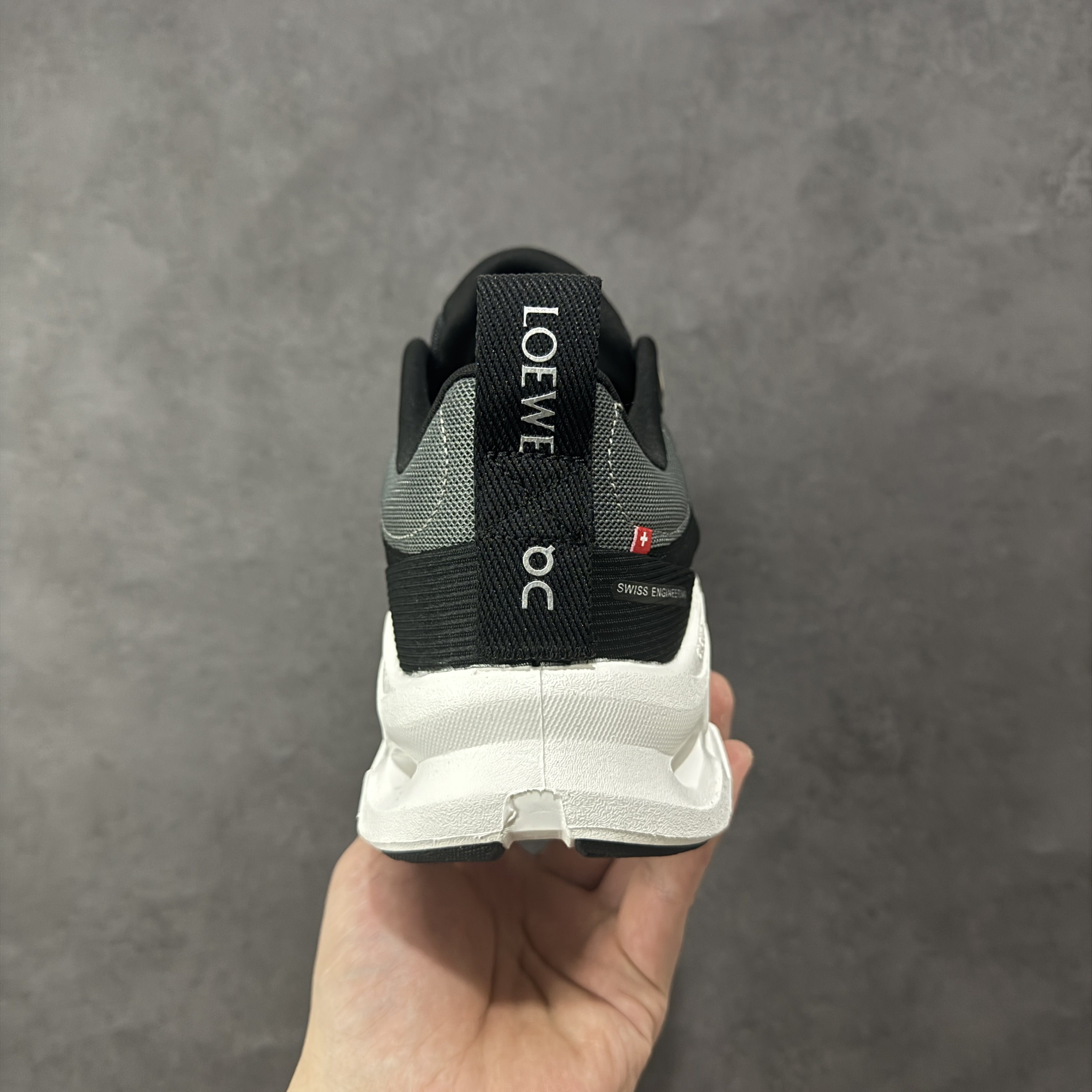 On Running Cloudtilt 2 LOEWE 