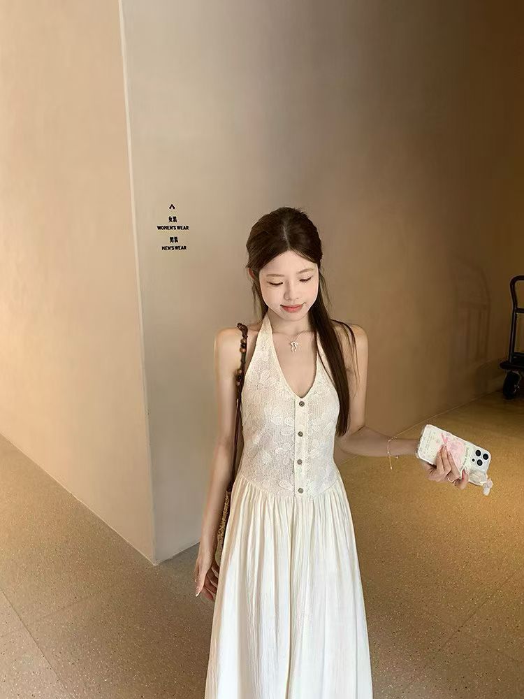 1747 French Beige Midi Dress Freesize 法式温柔杏色挂脖裙