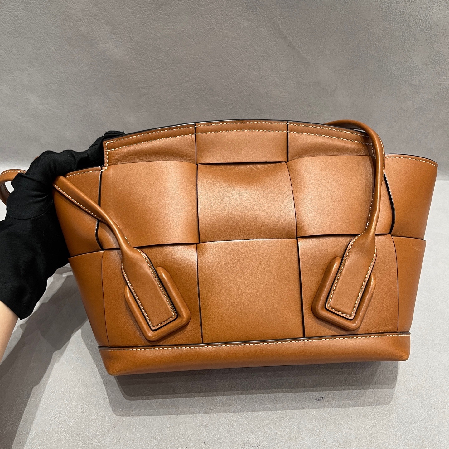 【預訂貨品】BV焦糖色編織牛皮tote