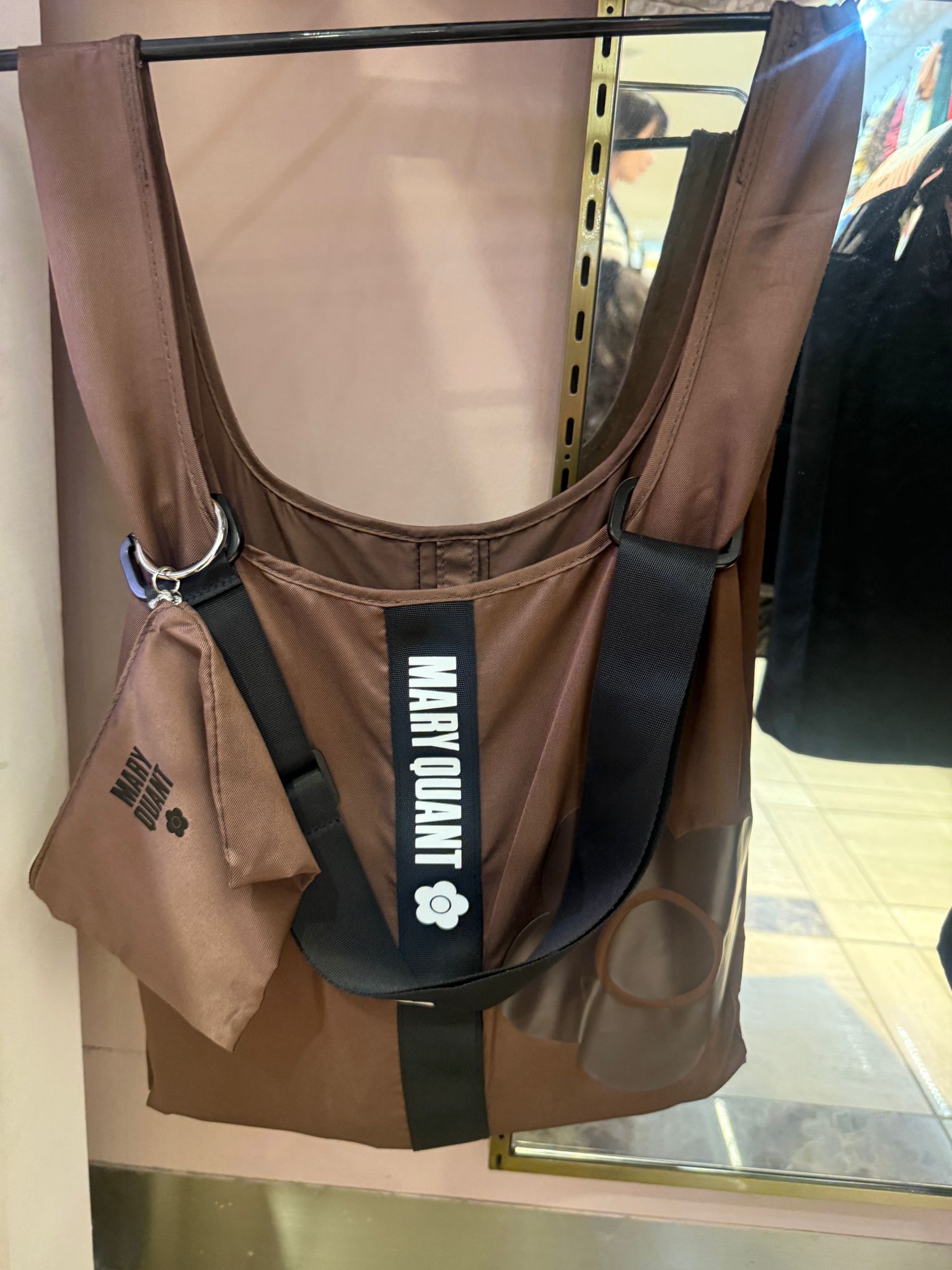 Mary quant 環保袋！ 配带，配一key chain 小包 Brown/ blk