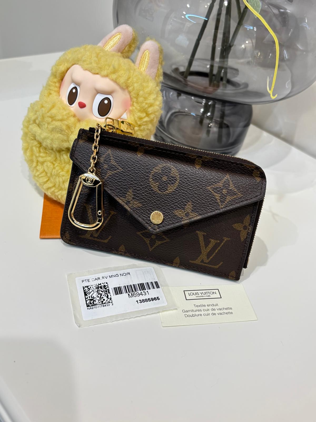 LV Card & Coin Case 100%Authentic, 98%New ✅Dust bag