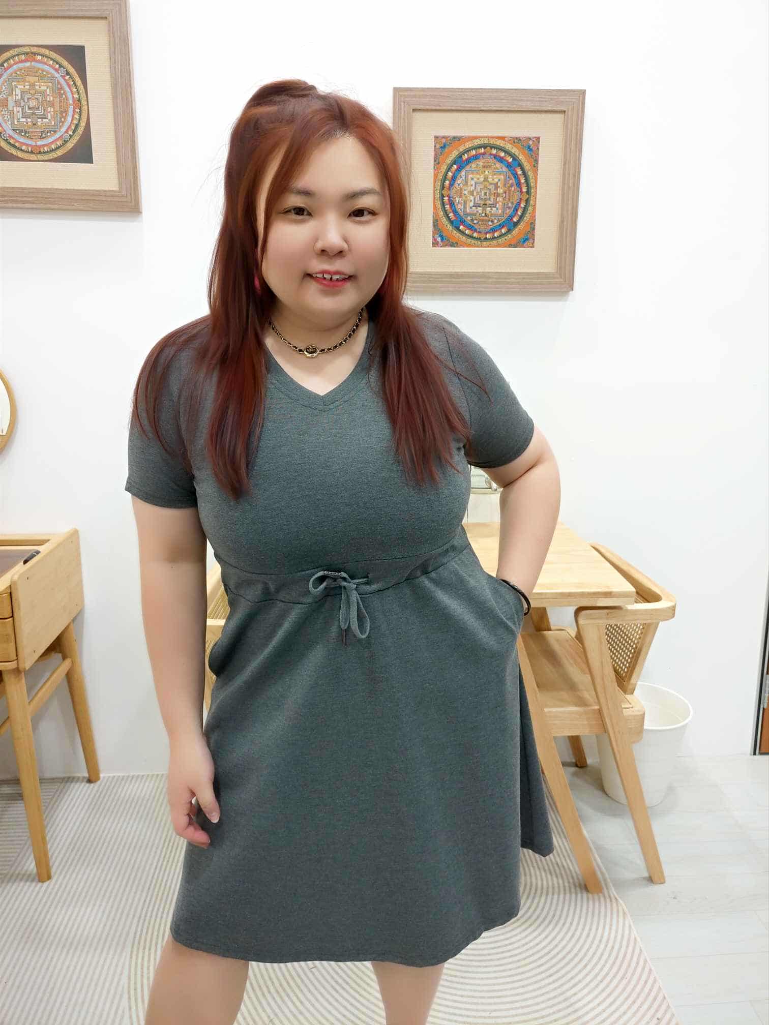 OTB13 LC3072 腰绑带V领连衣裙（颜色随机⚠️）