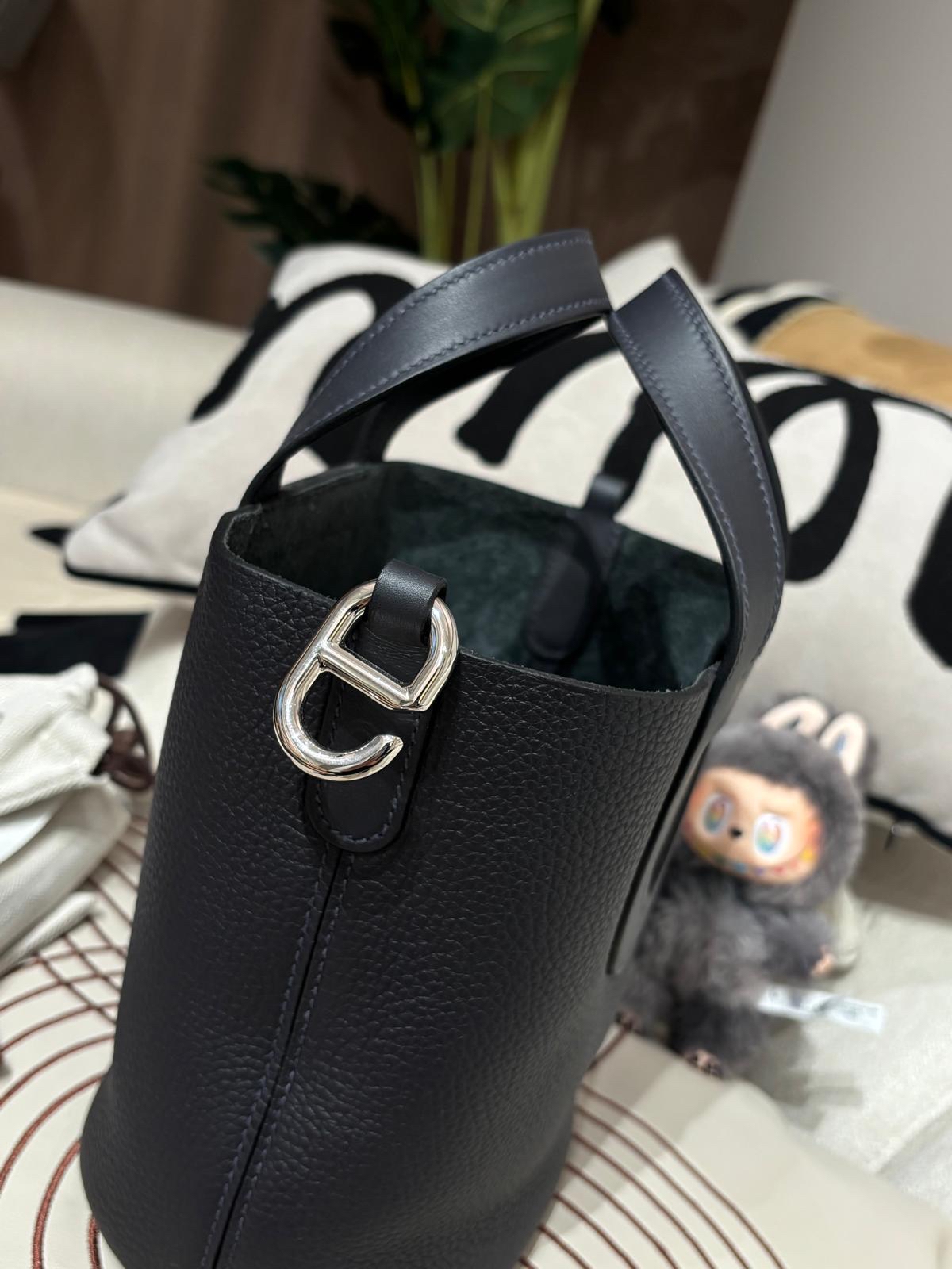 全新 Hermes in the loop 18,3Y CABAN，STAMP B 100%Authentic,100%brand new ✅收據✅塵袋✅booklet✅盒 全新