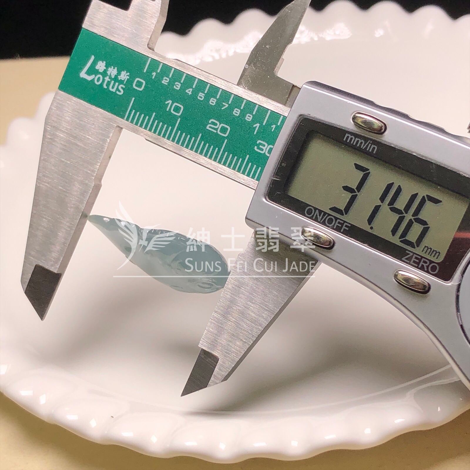 #YK00359 糯化飄翠魚形雕件 