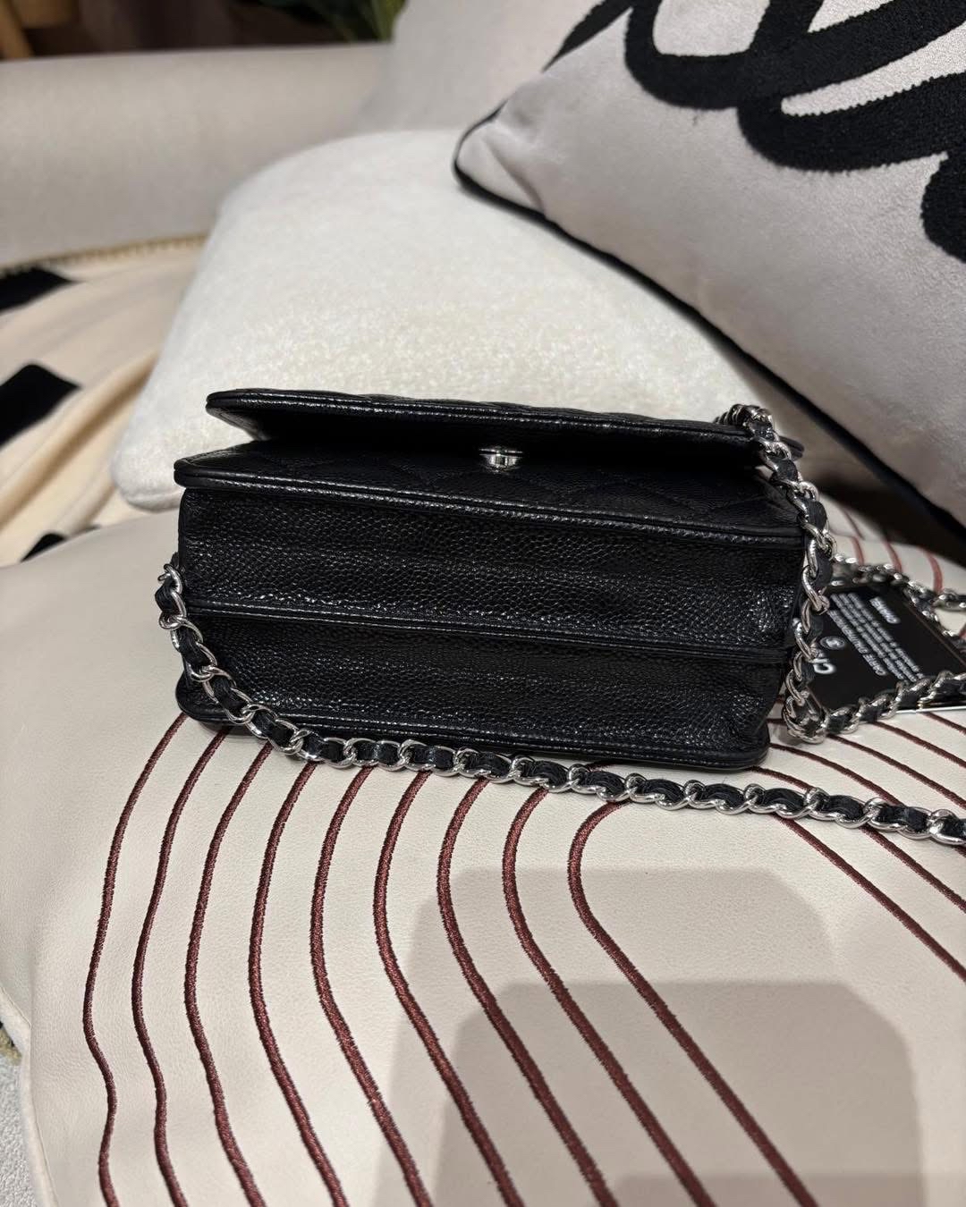 Chanel mini woc 黑色荔枝牛皮 100%Authentic ,95%new ✅card  ✅Box