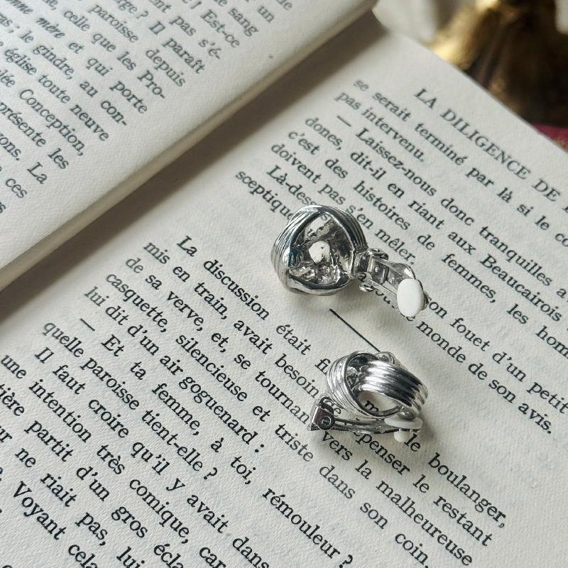 Vintage C.a. 1960s Silver-Tone Textured 3D Knot Motif Clip Earrings (MT2424)