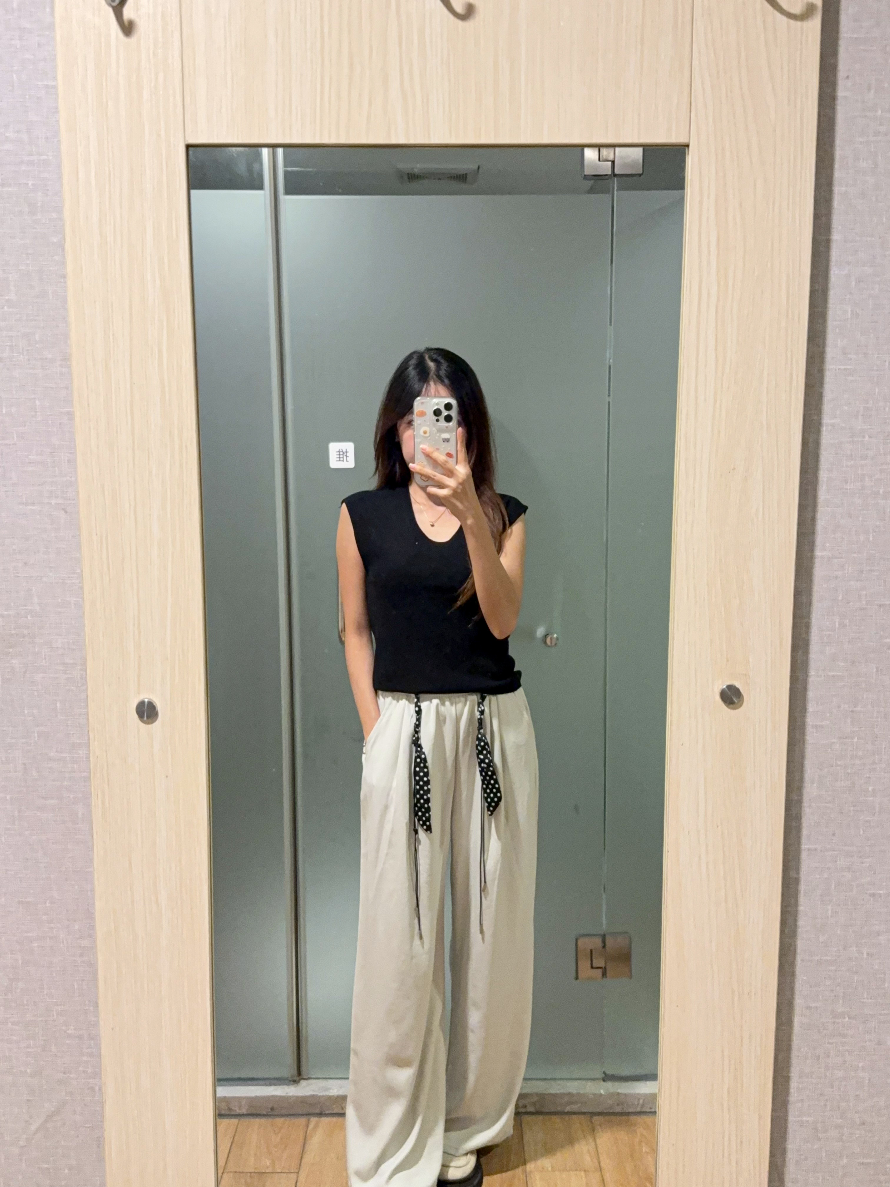 气质大U领羊绒针织飞袖上衣R2983