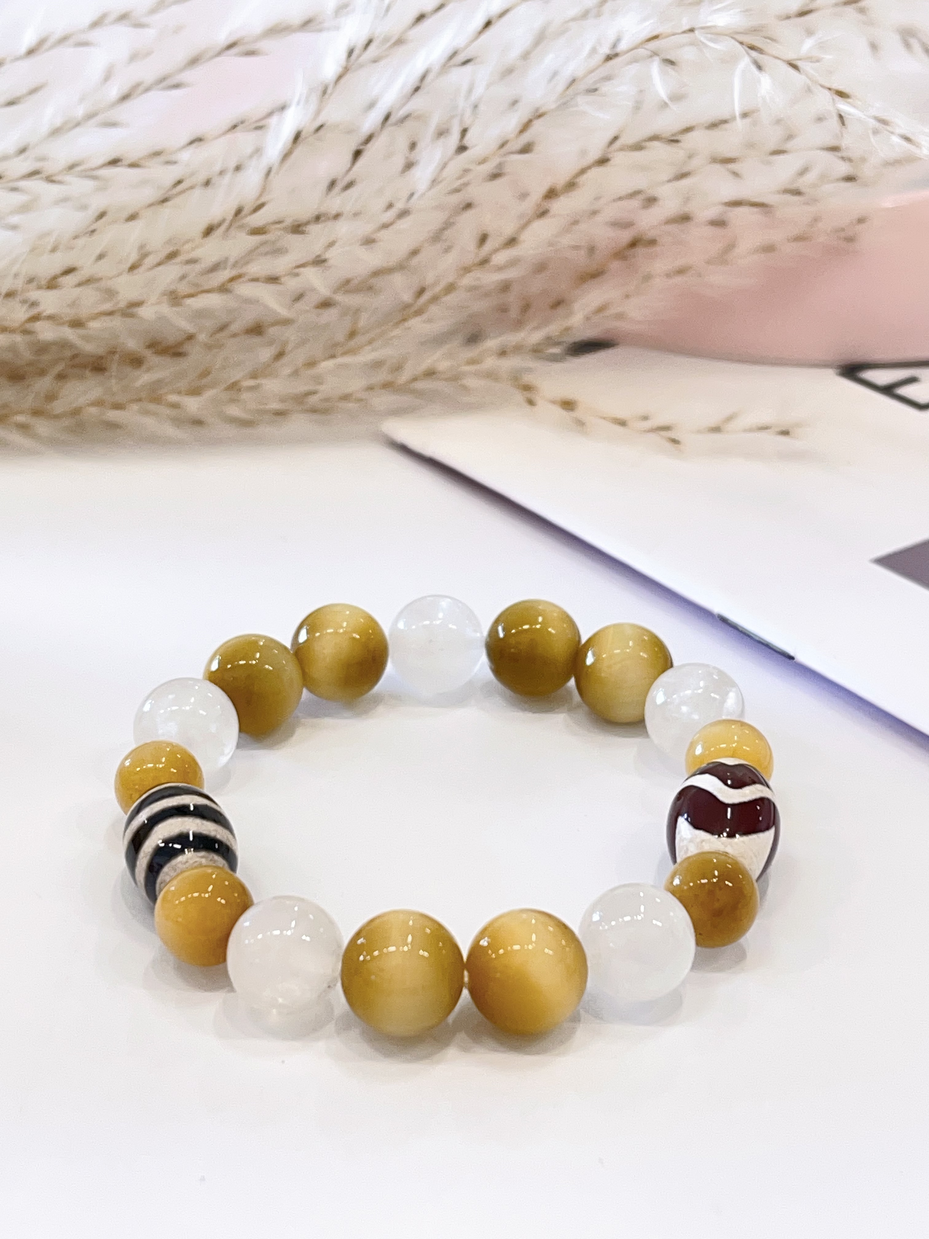 🌙✨ 月光石 × 金虎眼手串 Moonstone & Golden Tiger Eye 