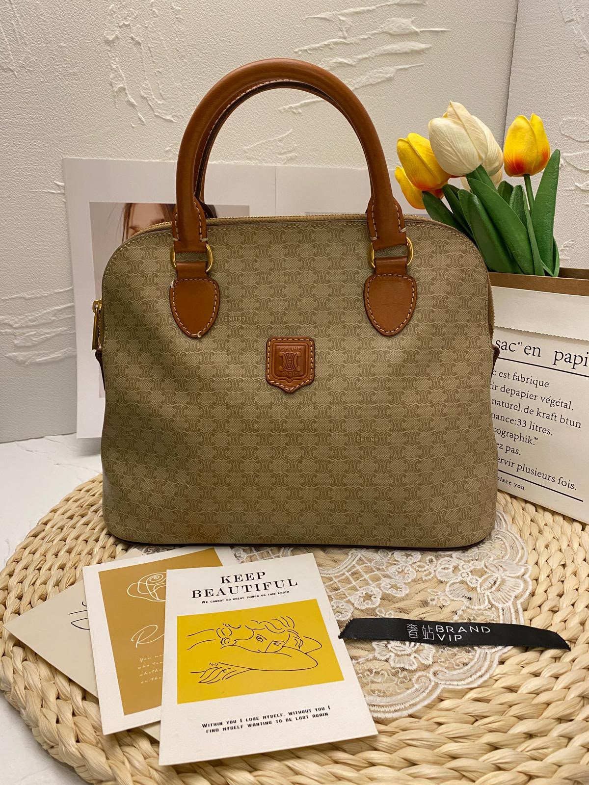 Celine Vintage Macadam Triomphe Dome Bag (米色)