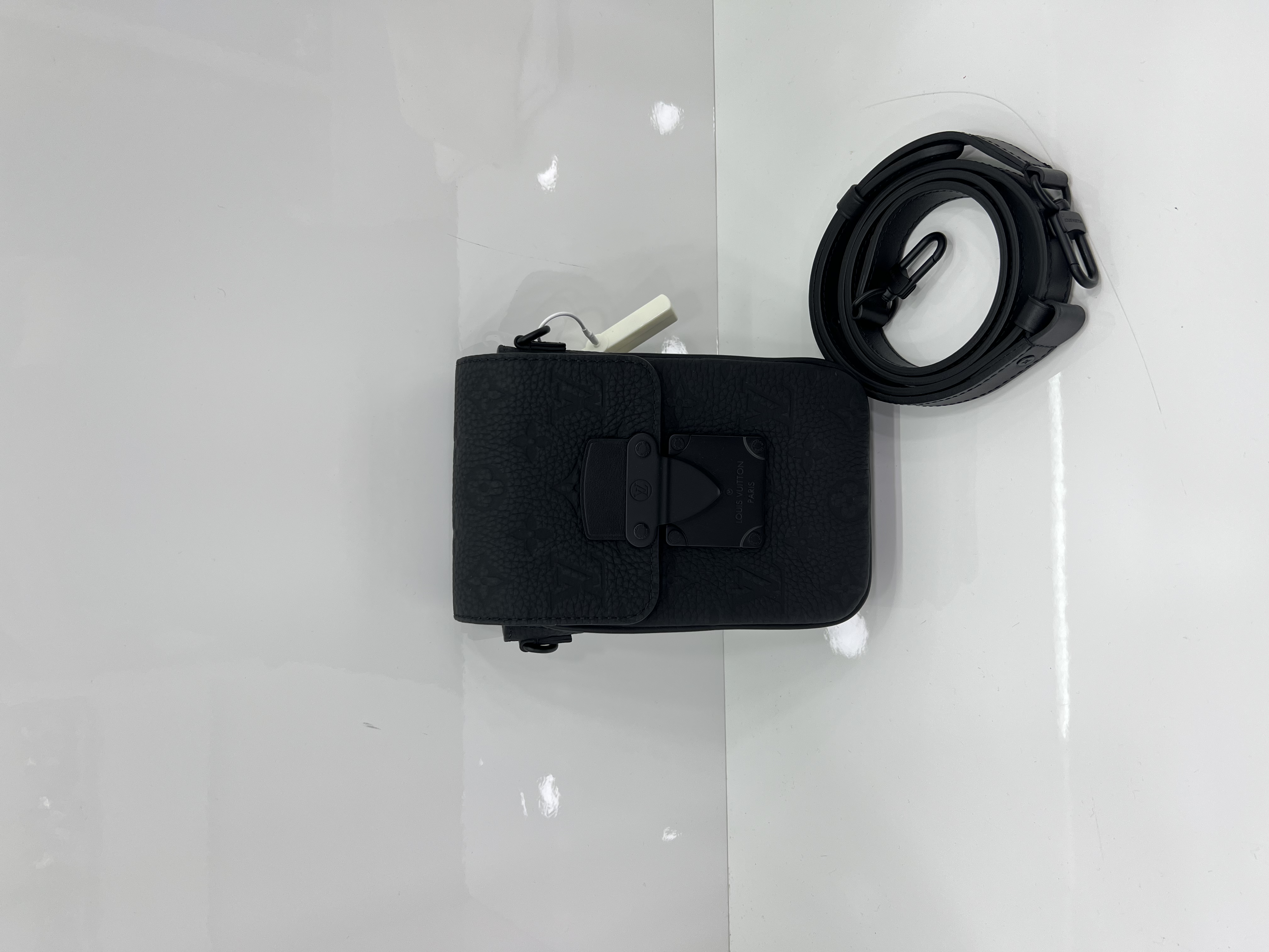 直播貨品 |  [1個-$100 2個-$300］EE26