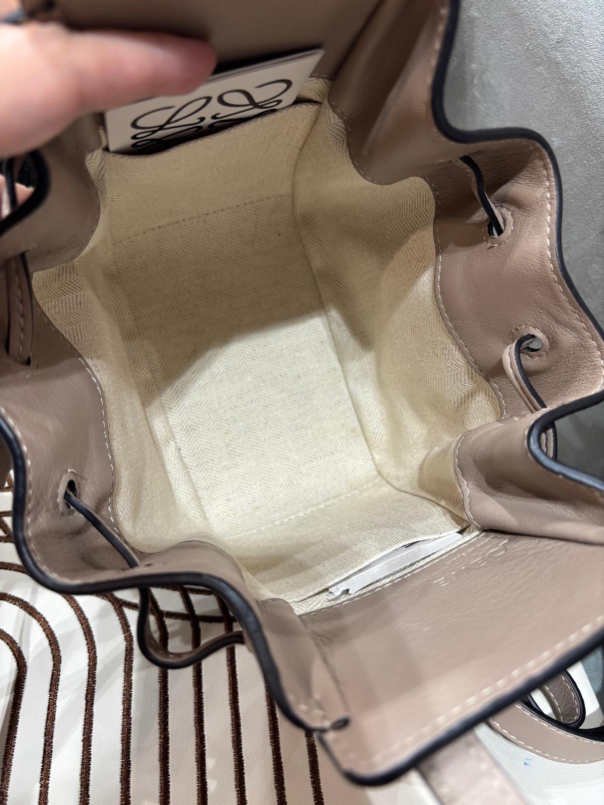Loewe Mini Hammock Sand Crossbody Bag 100%Authentic, 98%New ✅Dust bag