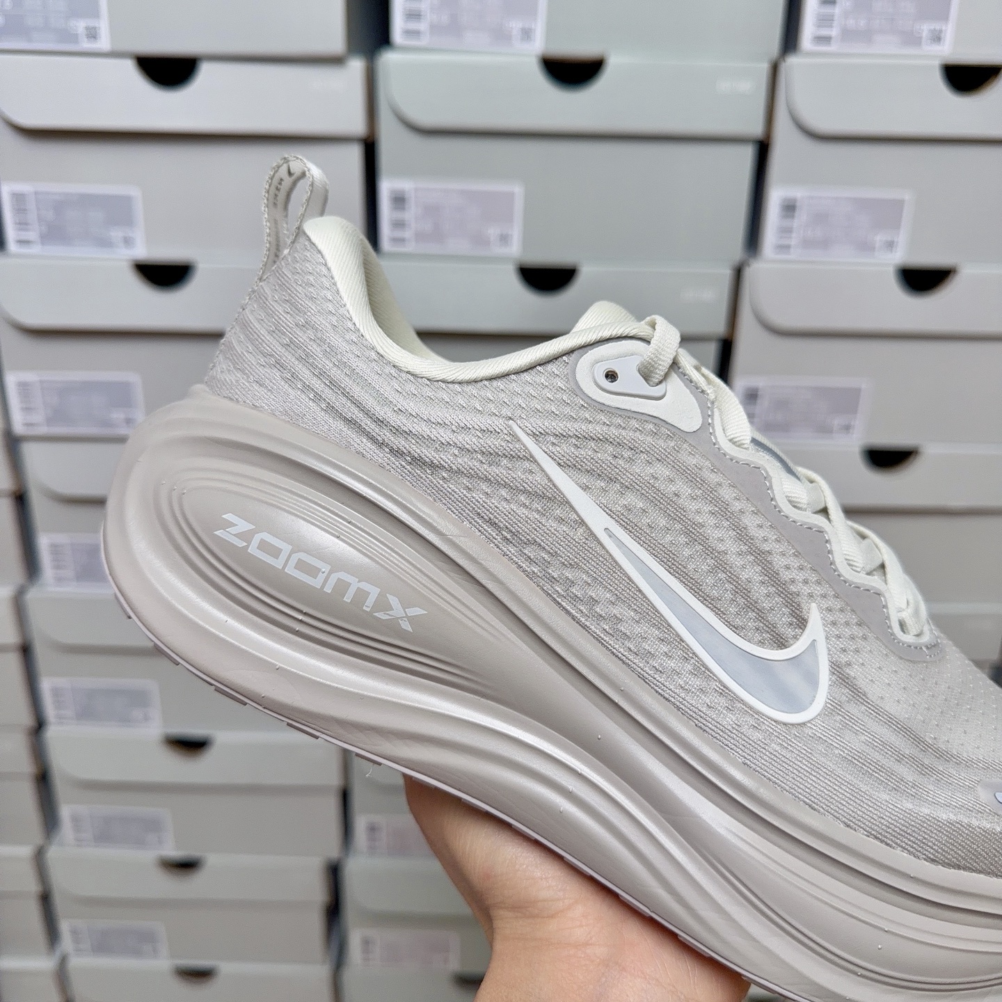 Nike Vomero Plus HV8150-001