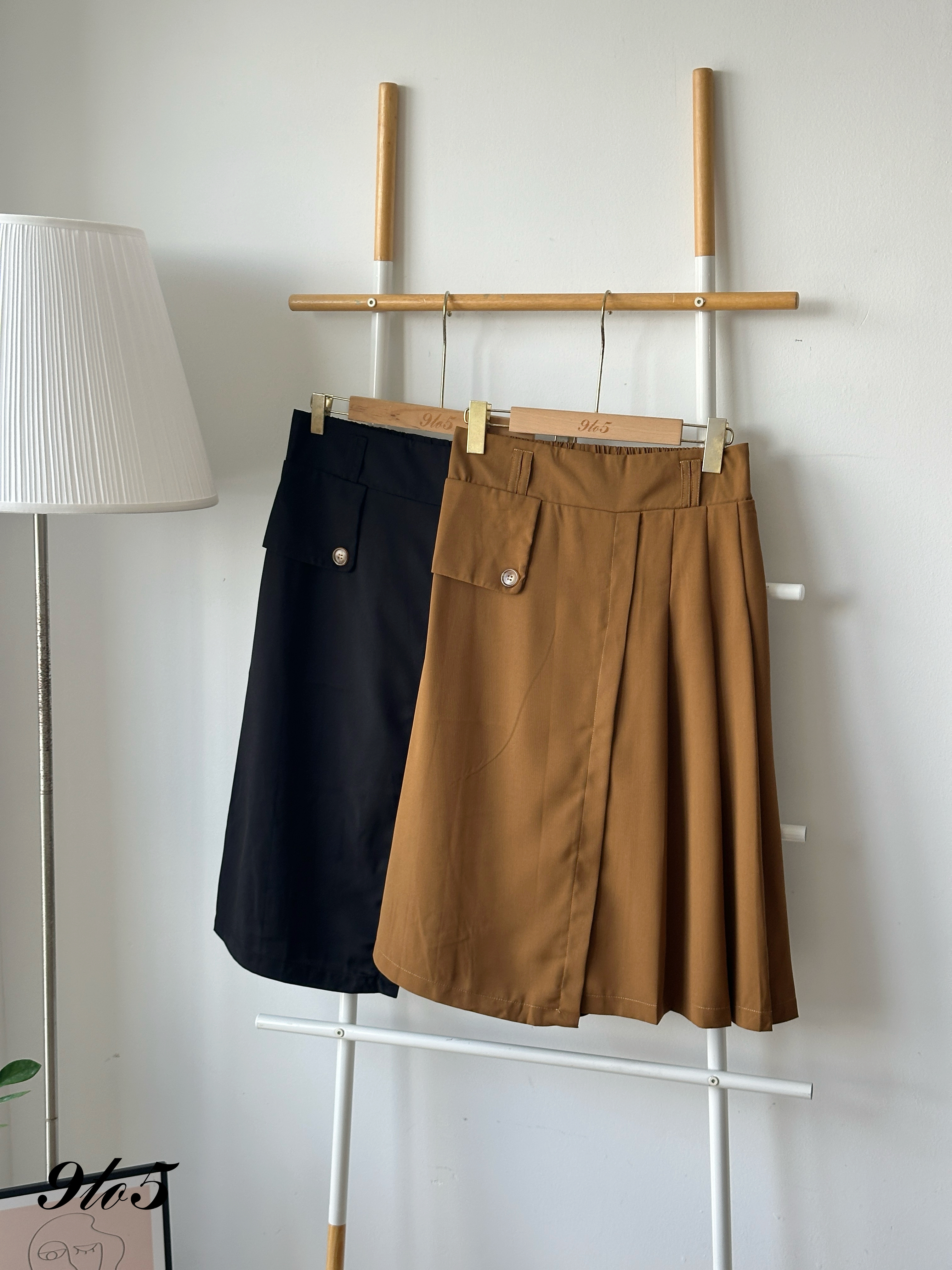 S1888 Side Pleated Skirt - Black & Brown