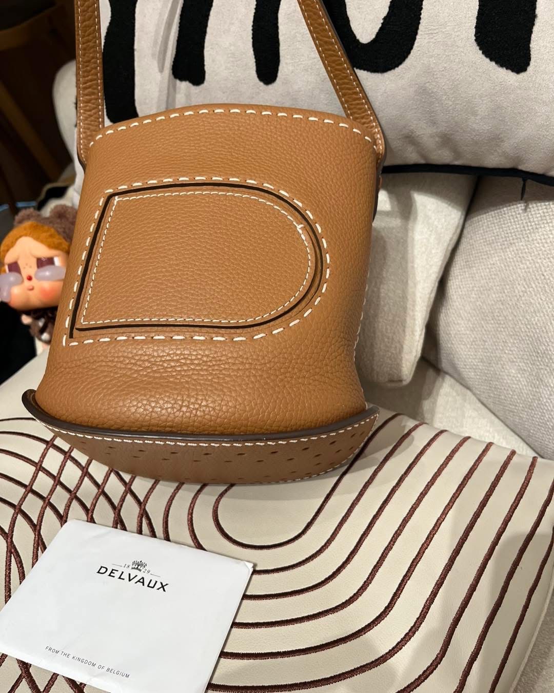 Delvaux pin daily Surpiqué Taurillon Soft 100%Authentic,98%new  ✅證書✅dust bag✅盒 ✨專門店售價 $2 萬幾  