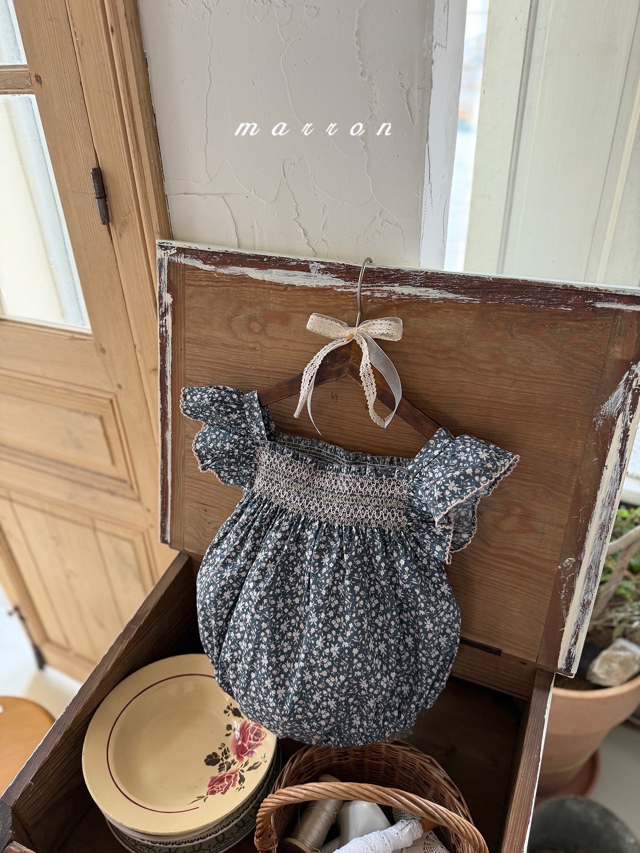 ☀️預訂 韓國直送☀️🇰🇷Marron兩色花卉荷葉袖背心包屁衣