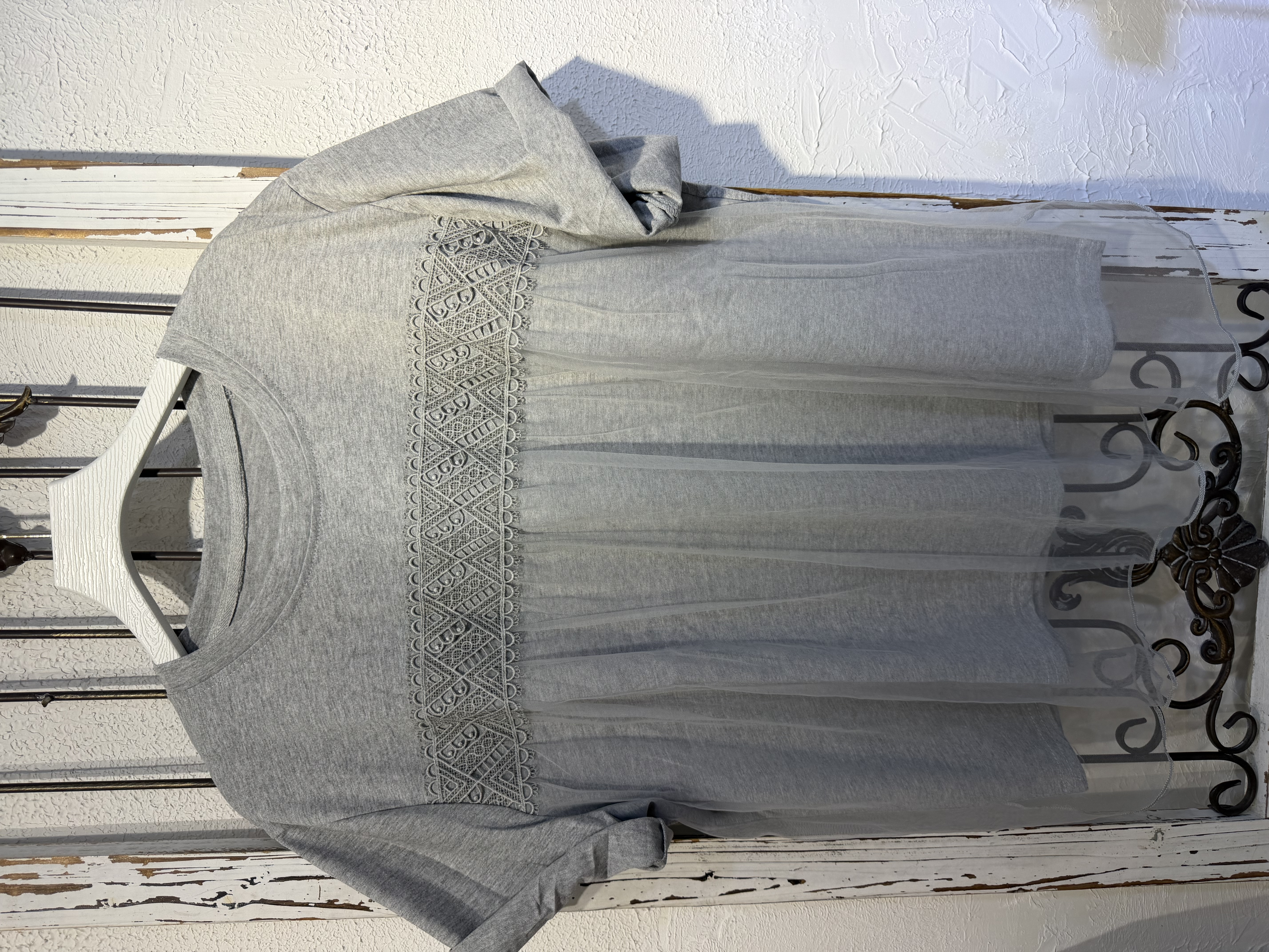 優雅刺繡網紗拼接白色短袖上衣
