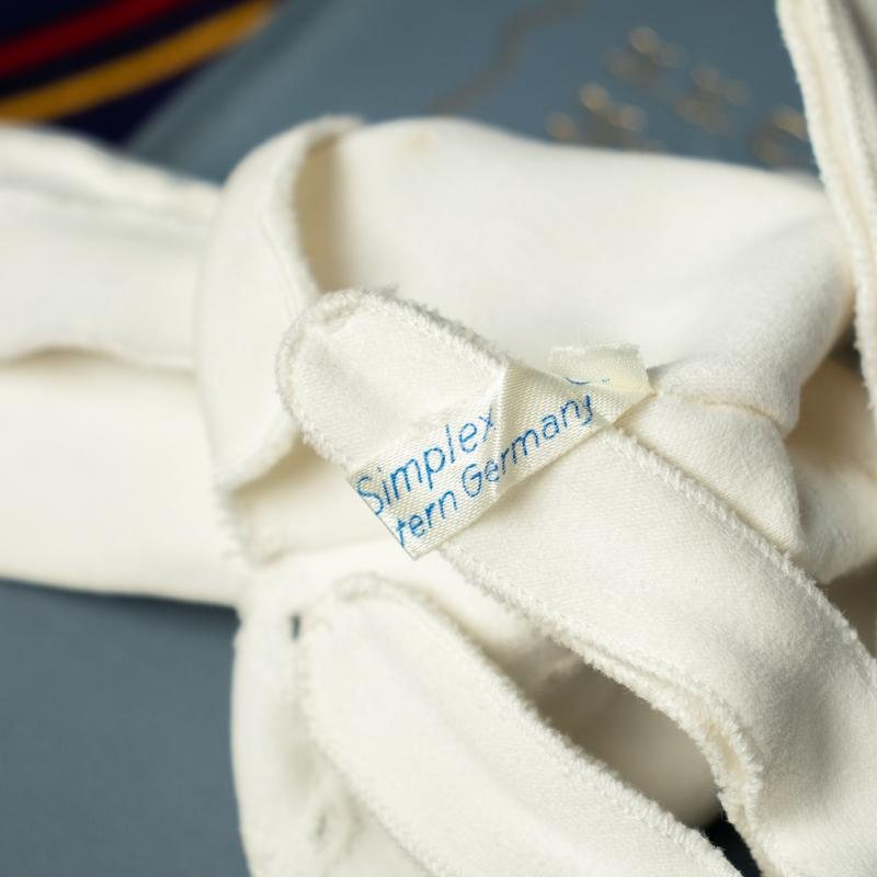Vintage Embroidered Wrist-Length White Fabric Day Gloves (MT331)