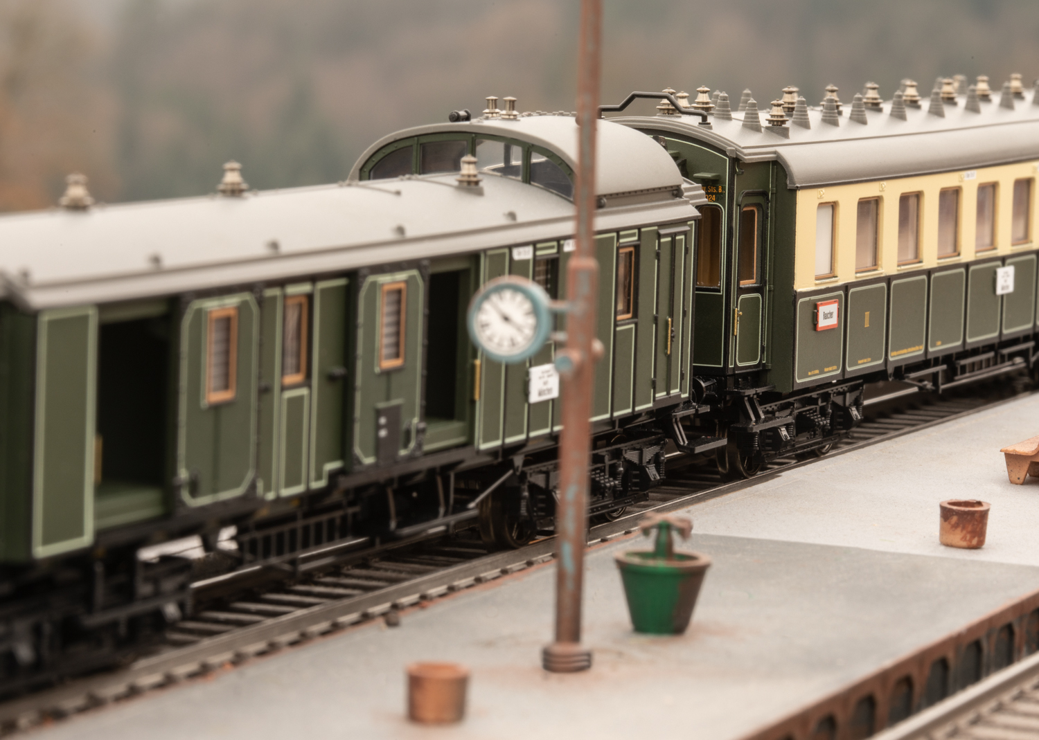 Trix DCC Sound & Smoke Bavarian Express Train Set 21360