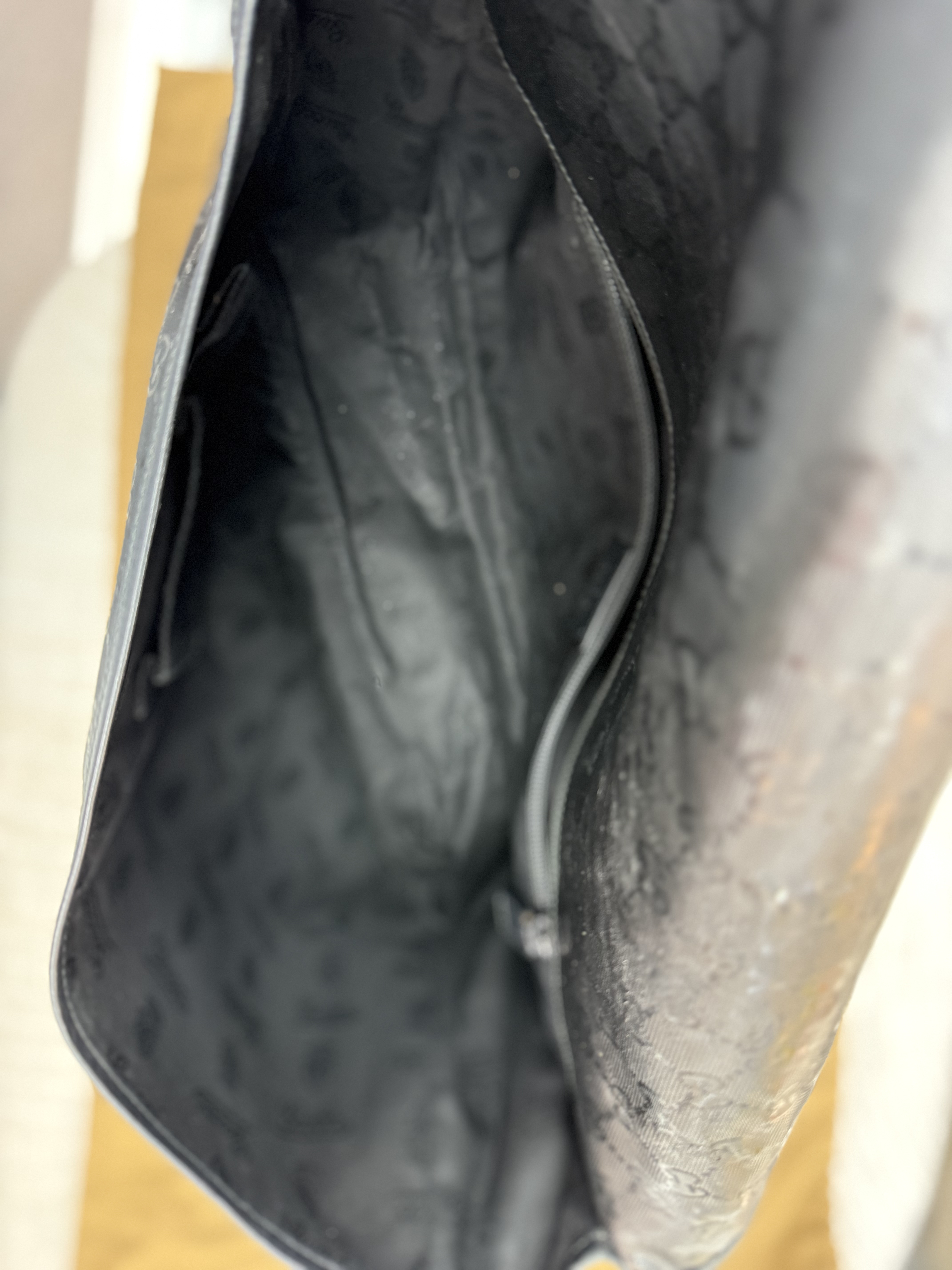 Gucci 古馳 水晶皮 滿印黑色郵差包*男女同款*