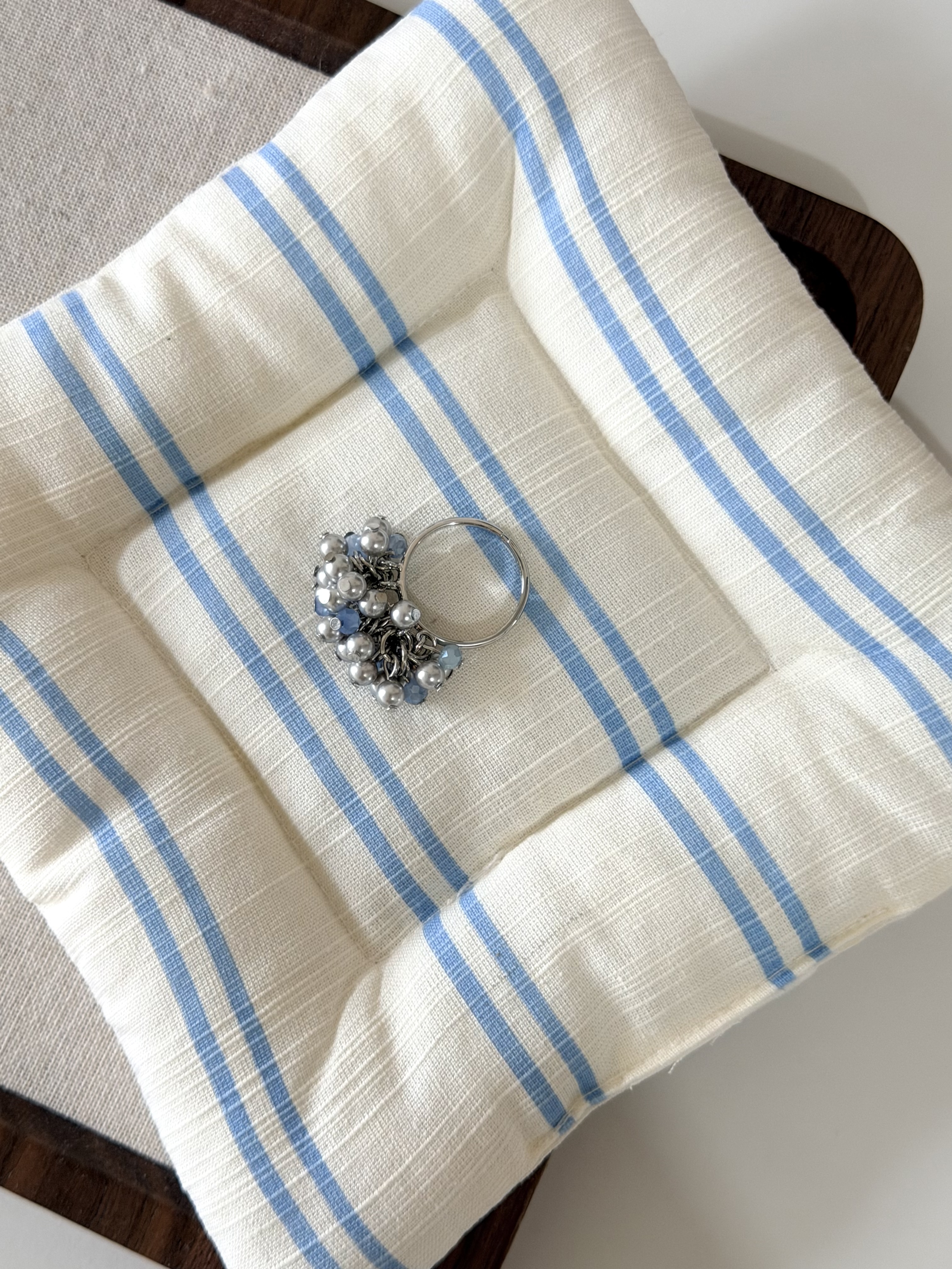 灰珍珠小花球戒指/淺藍色x銀色