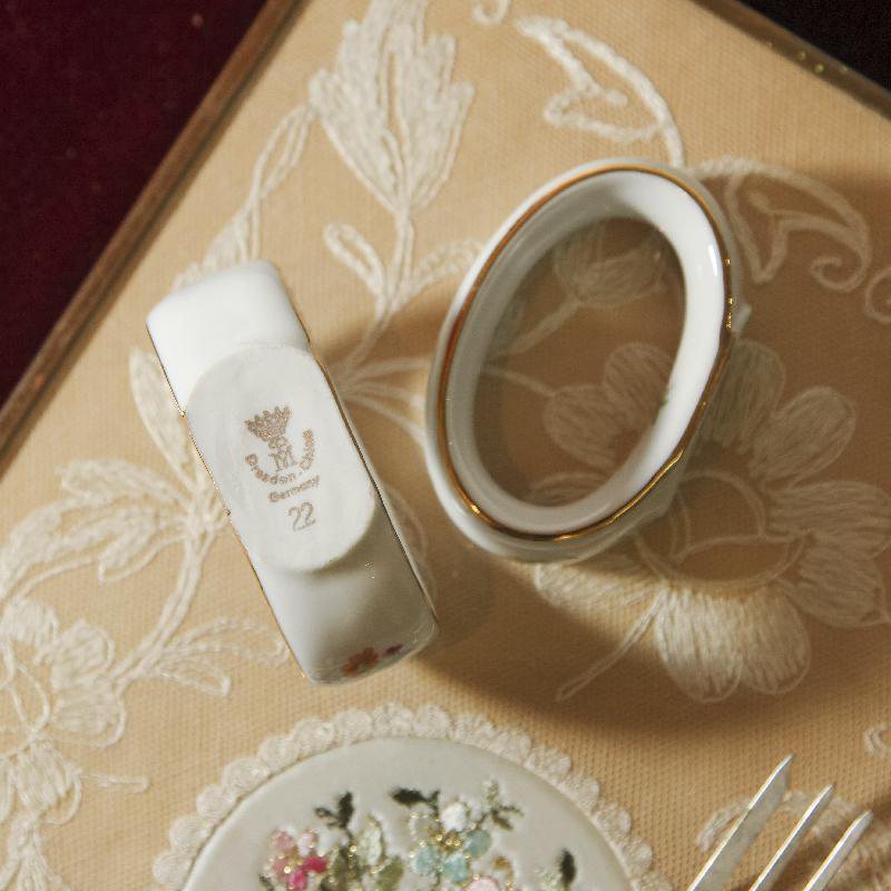 Made in Germany PM Dresden China Napkin Ring (EC217)