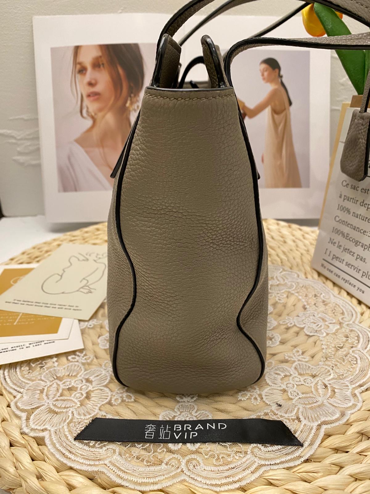 Prada Vitello Daino Tote Bag(Argilla)