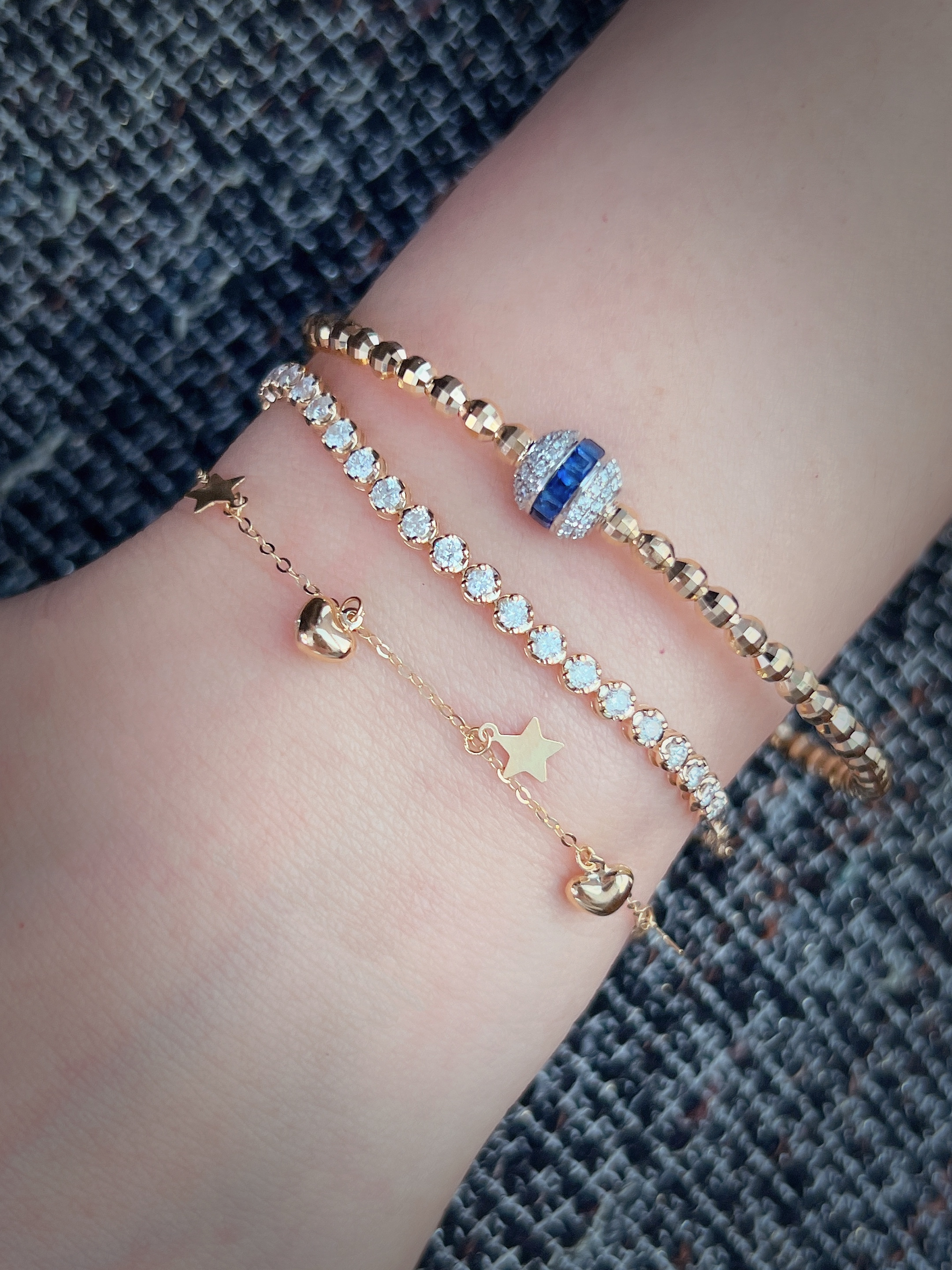 18K Gold Bead & Sapphire Stretch Bracelet  N031340