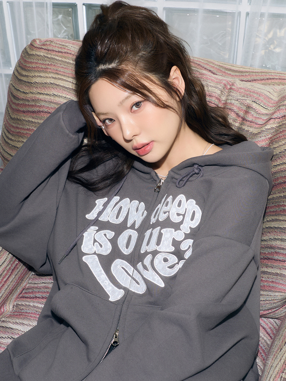 LOVE PATCH HOOD ZIPUP(CHARCOAL)