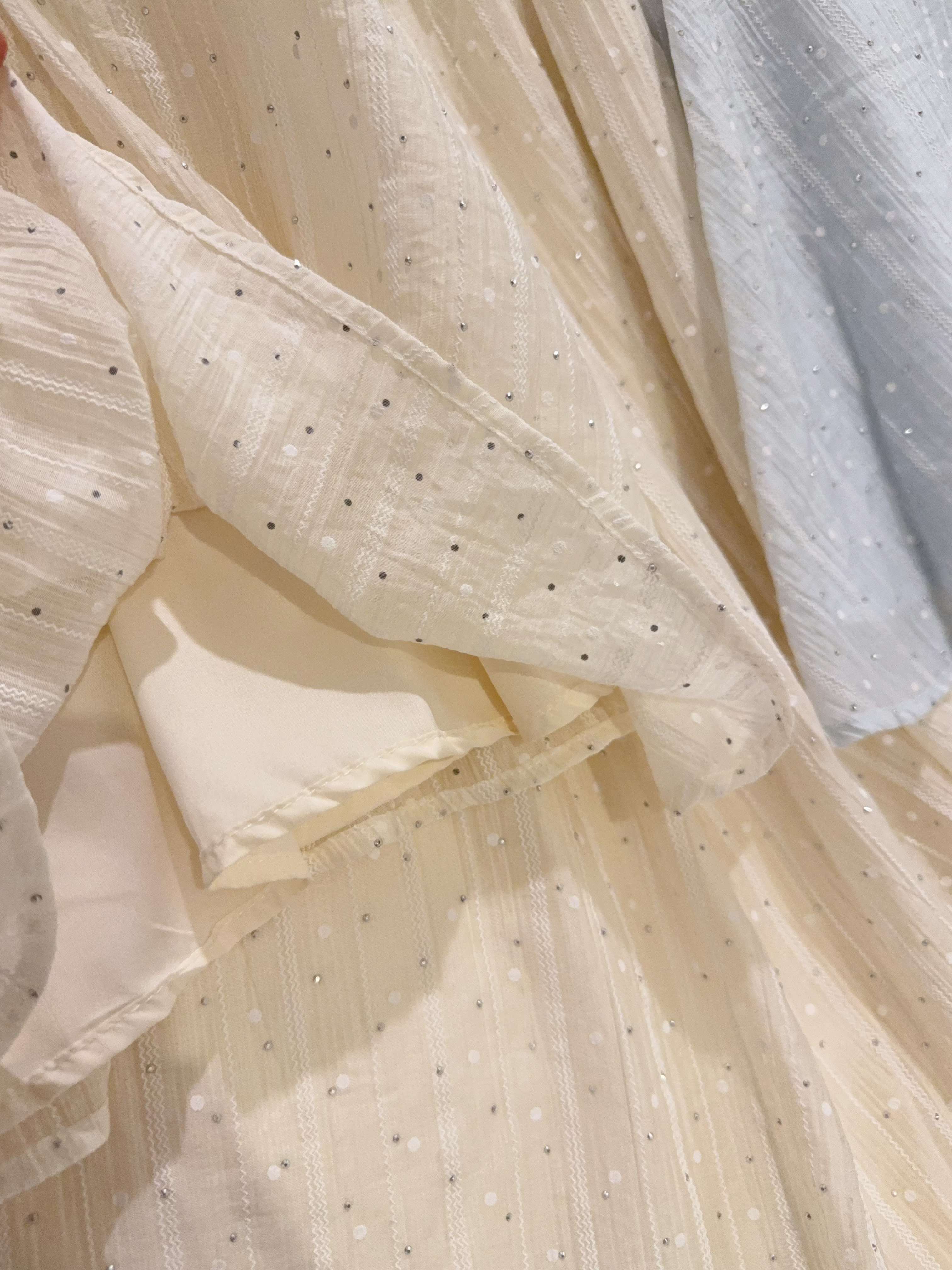 气质温柔风烫钻背心上衣+半身长裙两件套 R2979