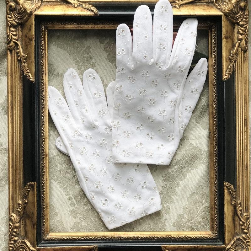 Vintage Embroidered & Openwork Floral Pattern White Fabric Short Gloves (MT1916)