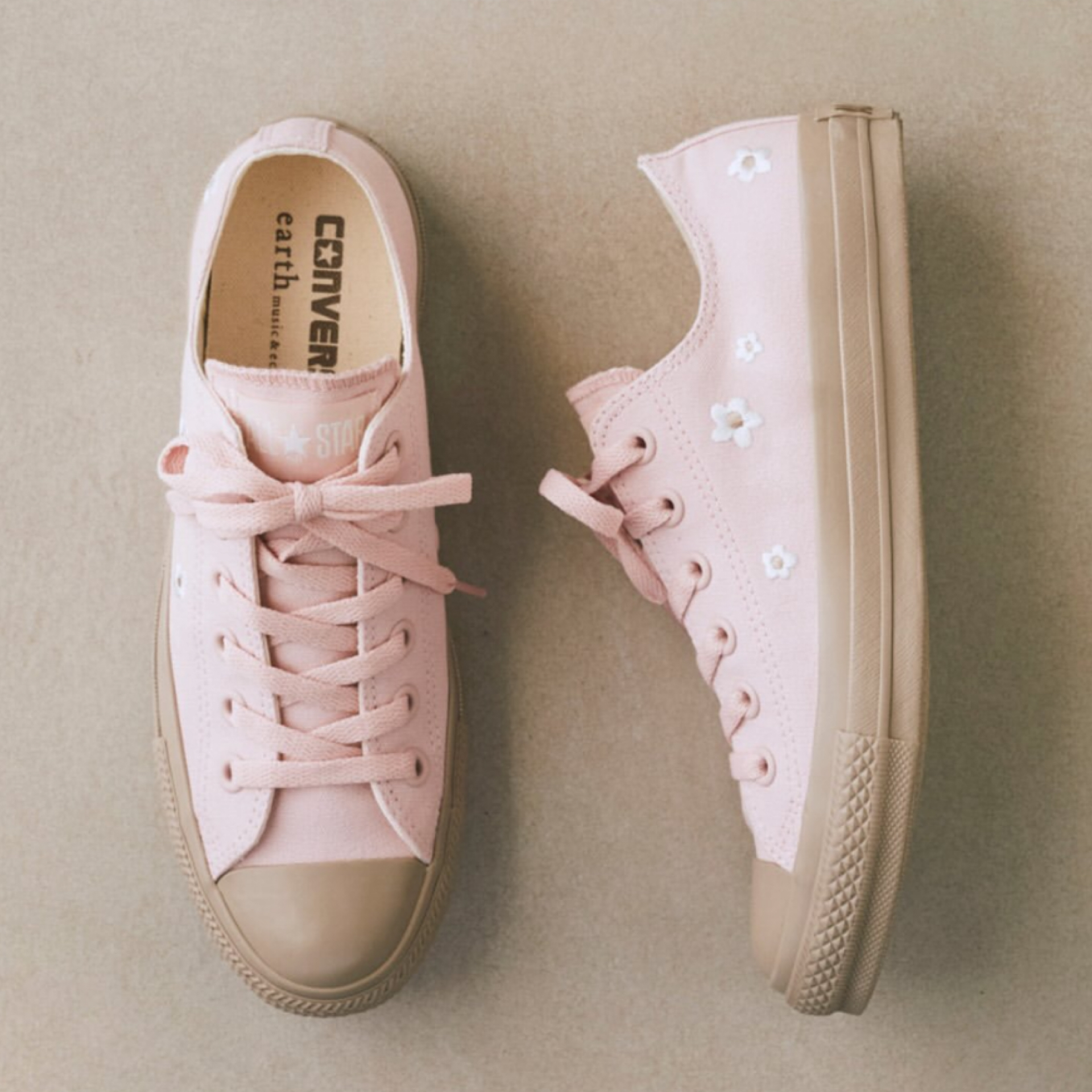 日本預訂📍日本CONVERSE×Earth花花刺繡圖案低筒鞋 不包郵 2026年4月中下旬出貨