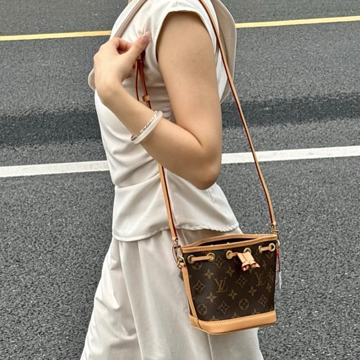 LV 🤍PRE OWNED Nano Noé 小水桶包 晶片款 全套有盒🤎