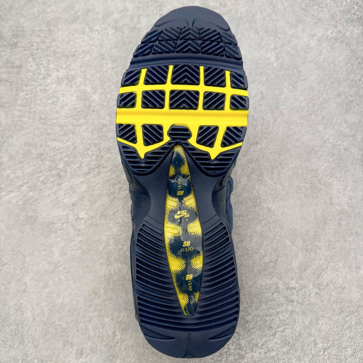 Nike Air Max 95 SB Eric Koston HQ8492-400