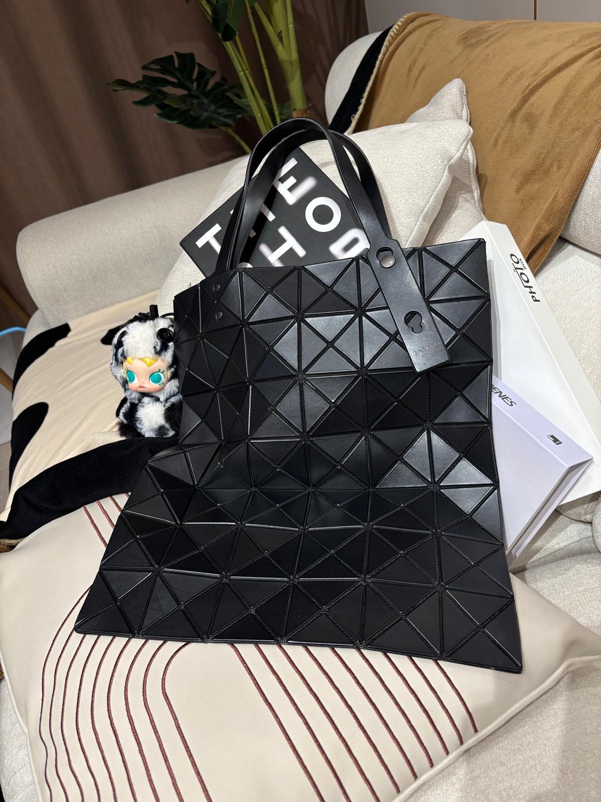 Issey Miyake Bao Bao Tote Bag 啞黑色 100%Authentic, 95%New ✅Dust bag